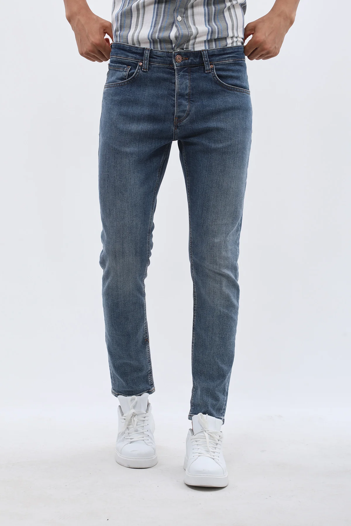 جينز Slim Fit من DNM UNITED - لون أزرق سماوي - Image 6