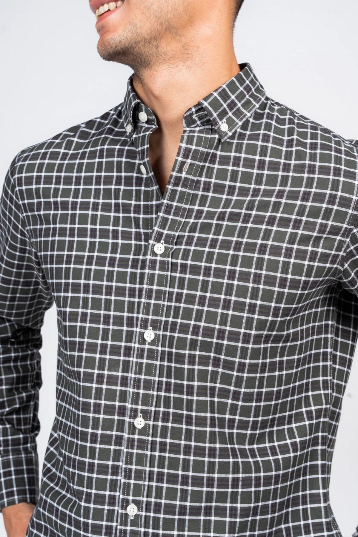 قميص كاروهات بقبة بأزرار من SHIRTSPRO - لون زيتي