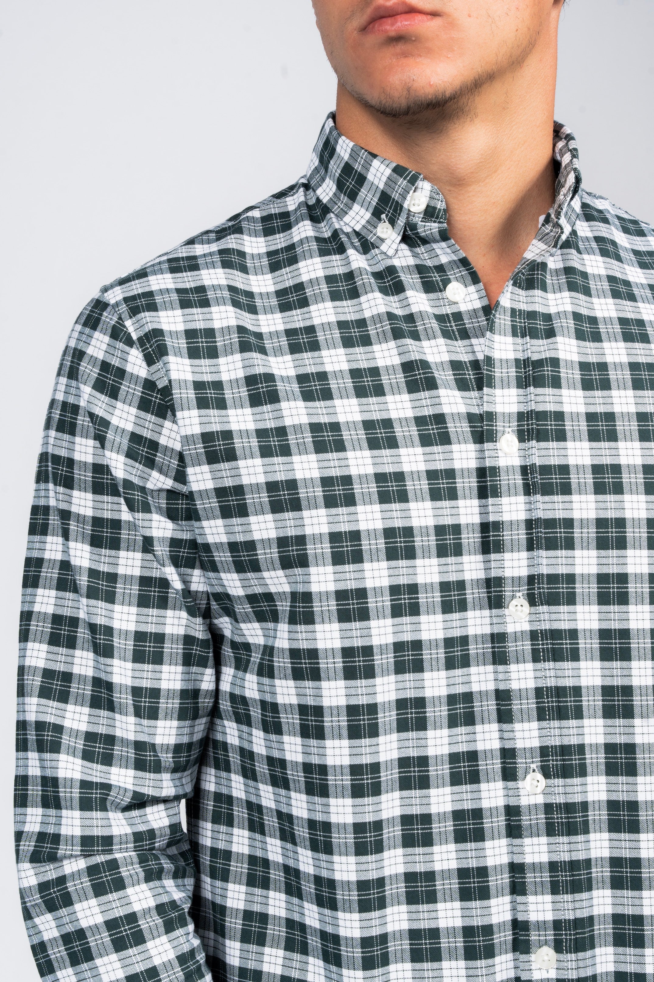 قميص كاروهات بقبة بأزرار من SHIRTSPRO - لون أخضر صنوبري غامق