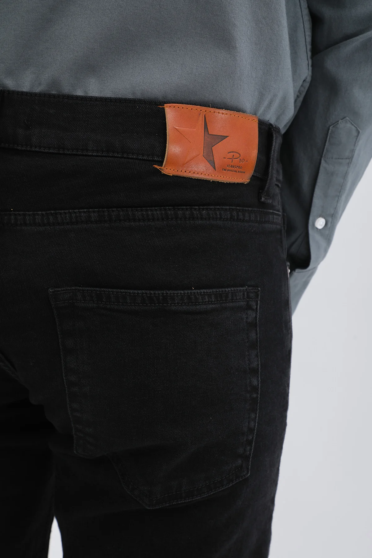جينز Boyfriend Slim Fit من JEANSPRO - لون أسود كاربوني - Image 7