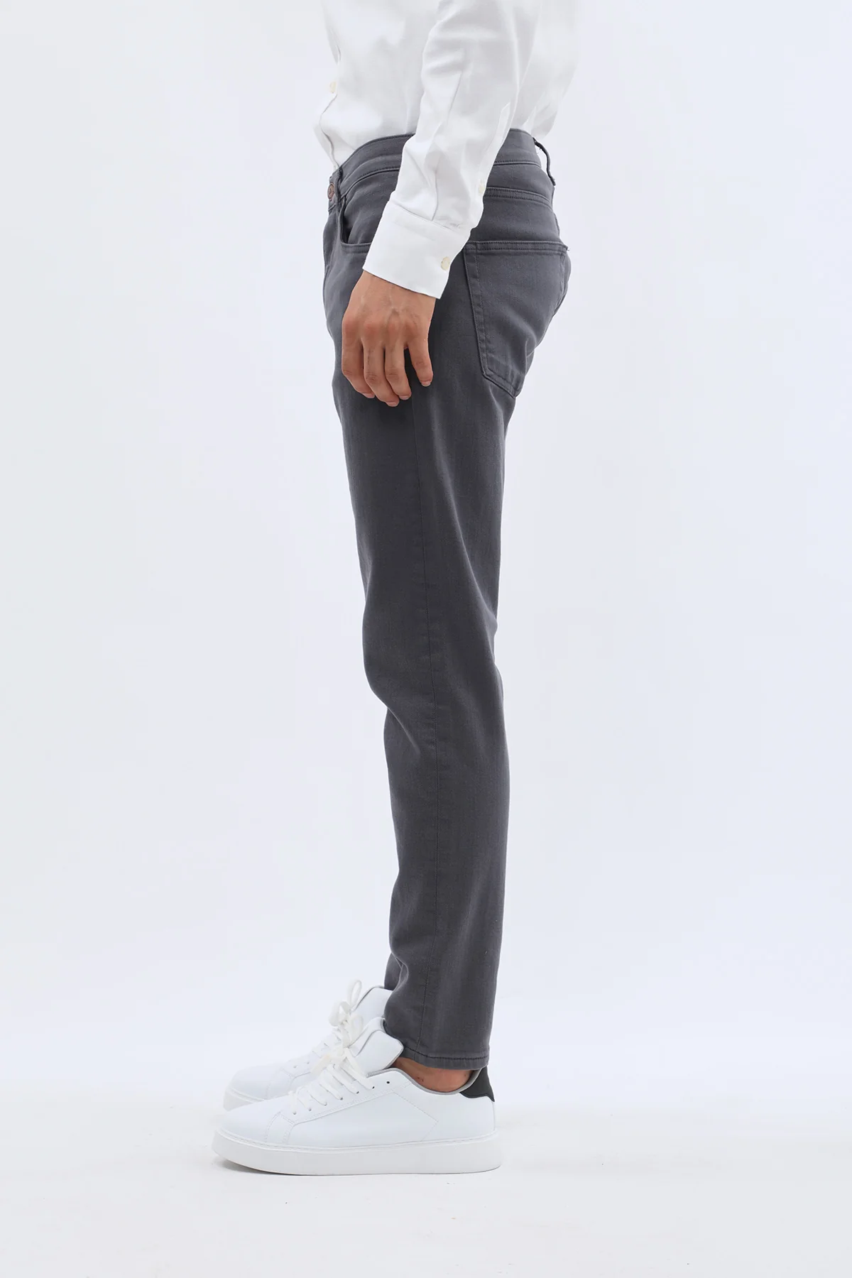 جينز Boyfriend Slim Fit من DNM UNITED - لون رمادي غامق - Image 3