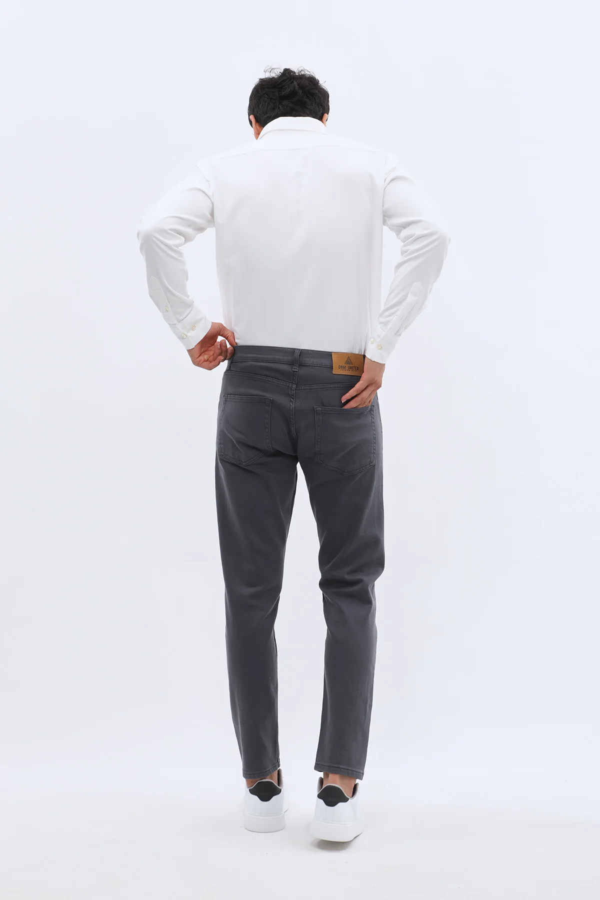 جينز Boyfriend Slim Fit من DNM UNITED - لون رمادي غامق - Image 7