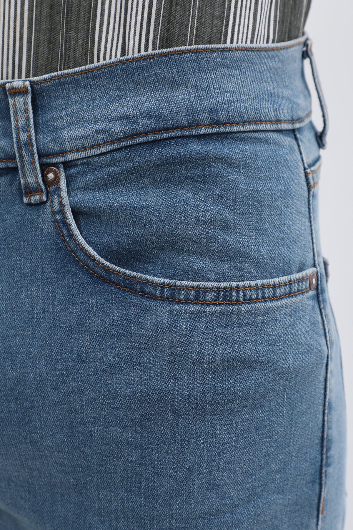 جينز Boyfriend Slim Fit من JEANSPRO - لون أزرق فاتح - Image 5