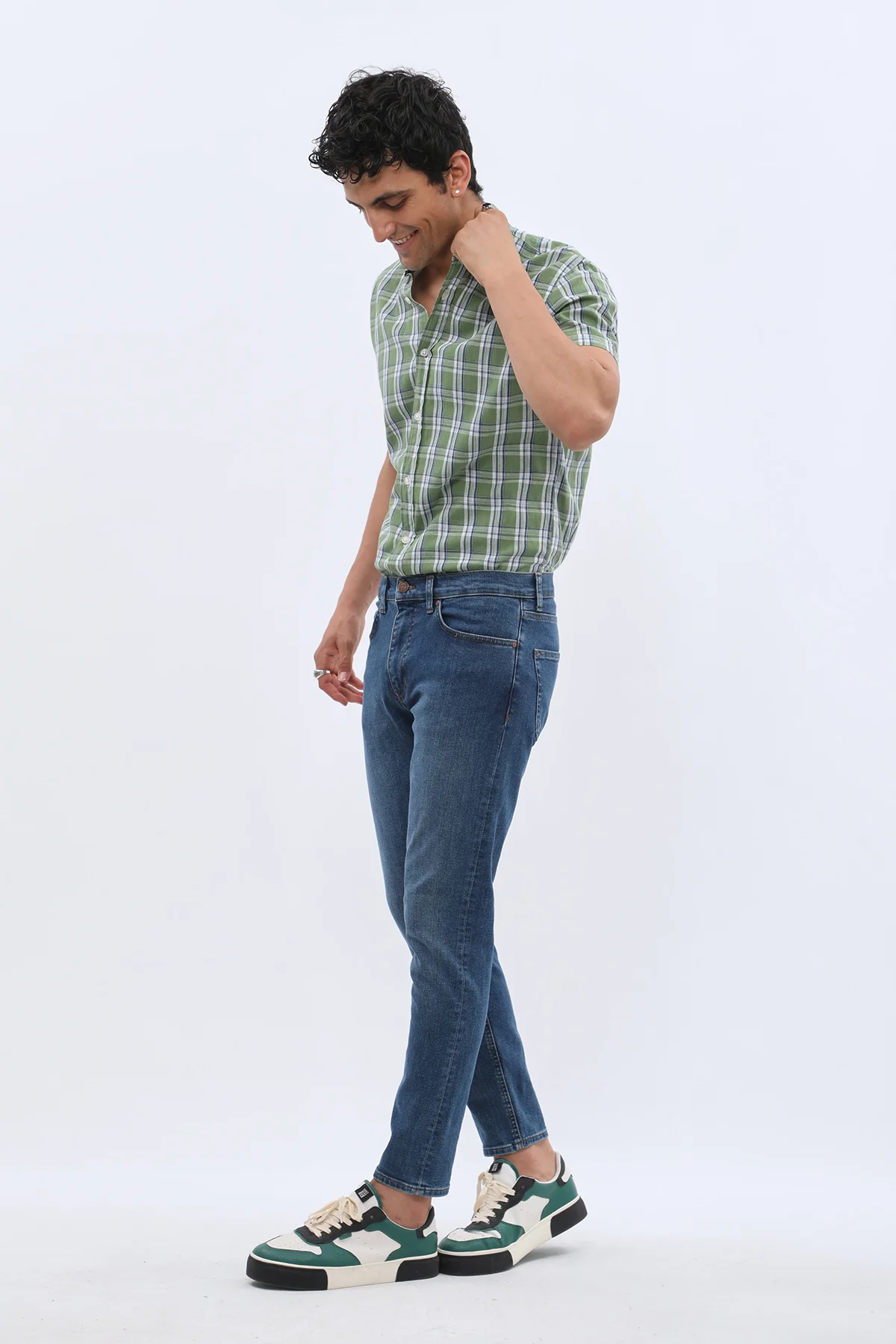 جينز Boyfriend Slim Fit من DNM UNITED - لون أزرق متوسط
- Image 7