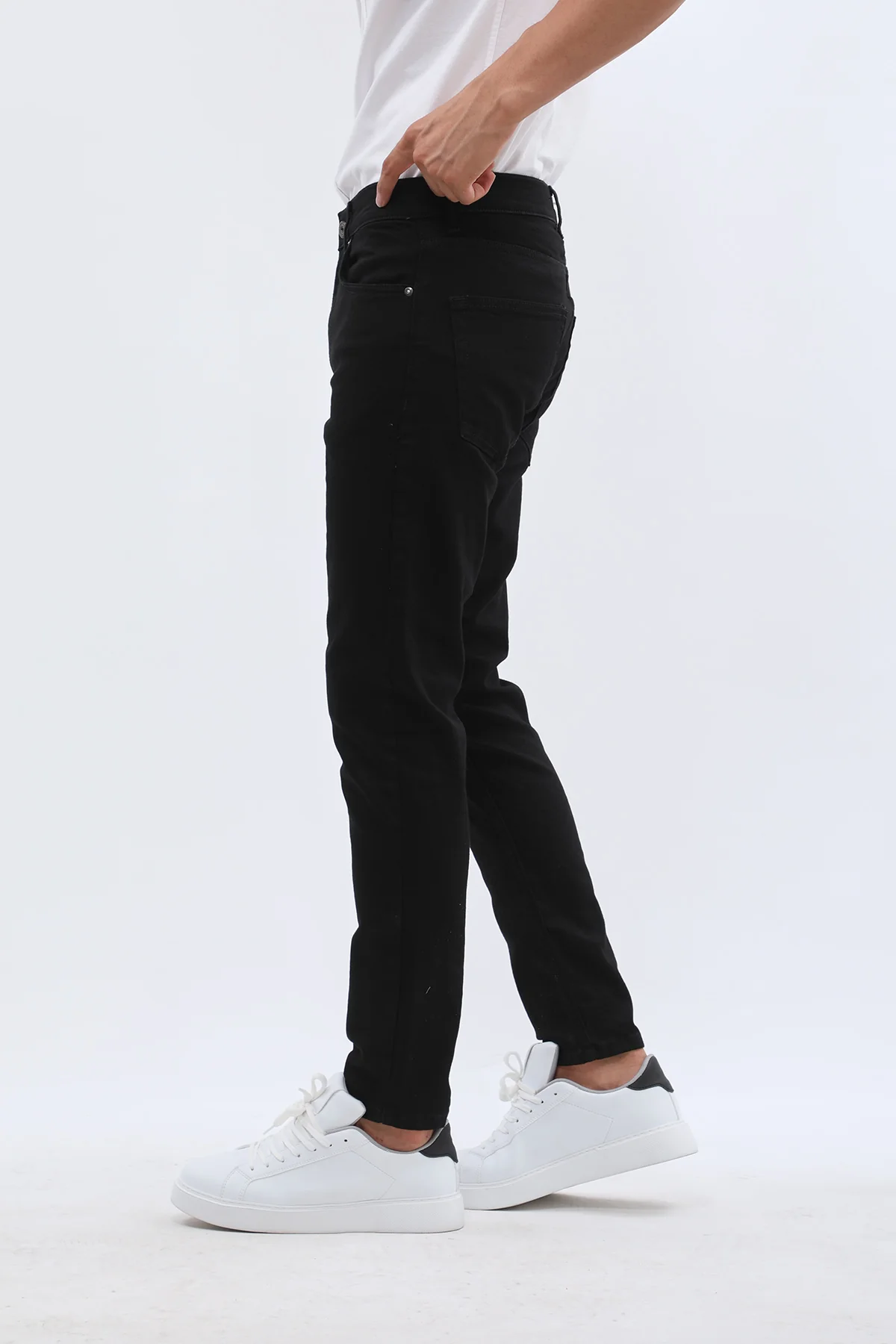 جينز Boyfriend Slim Fit من JEANSPRO - لون أسود داكن - Image 3
