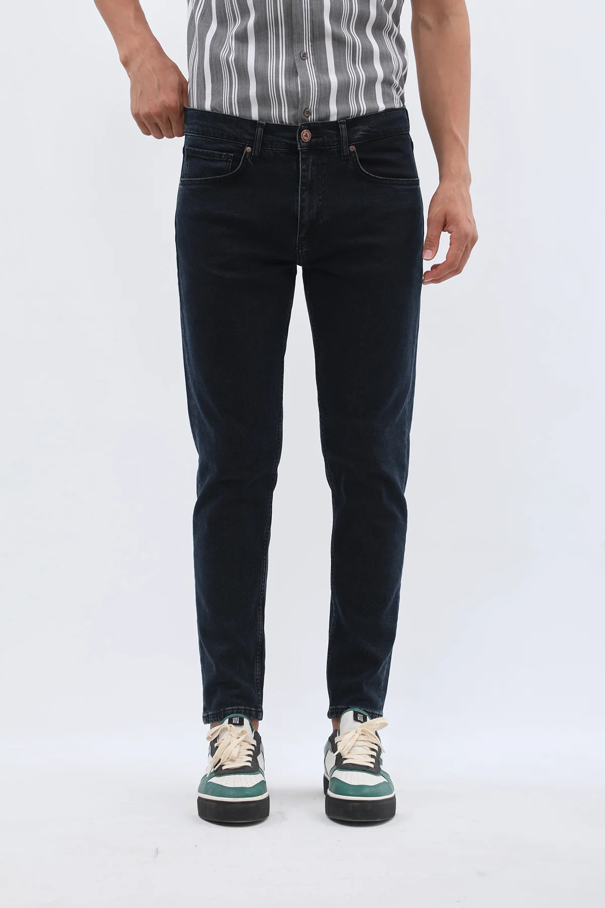 جينز Boyfriend Slim Fit من DNM UNITED - لون أزرق غامق