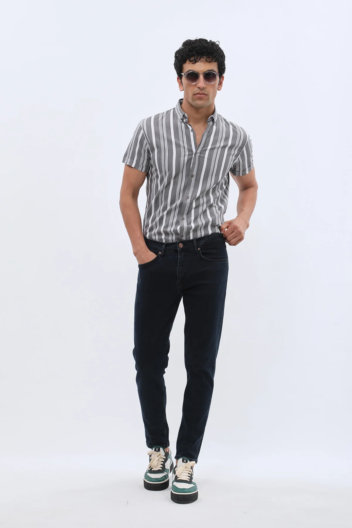جينز Boyfriend Slim Fit من DNM UNITED - لون أزرق غامق
- Image 2