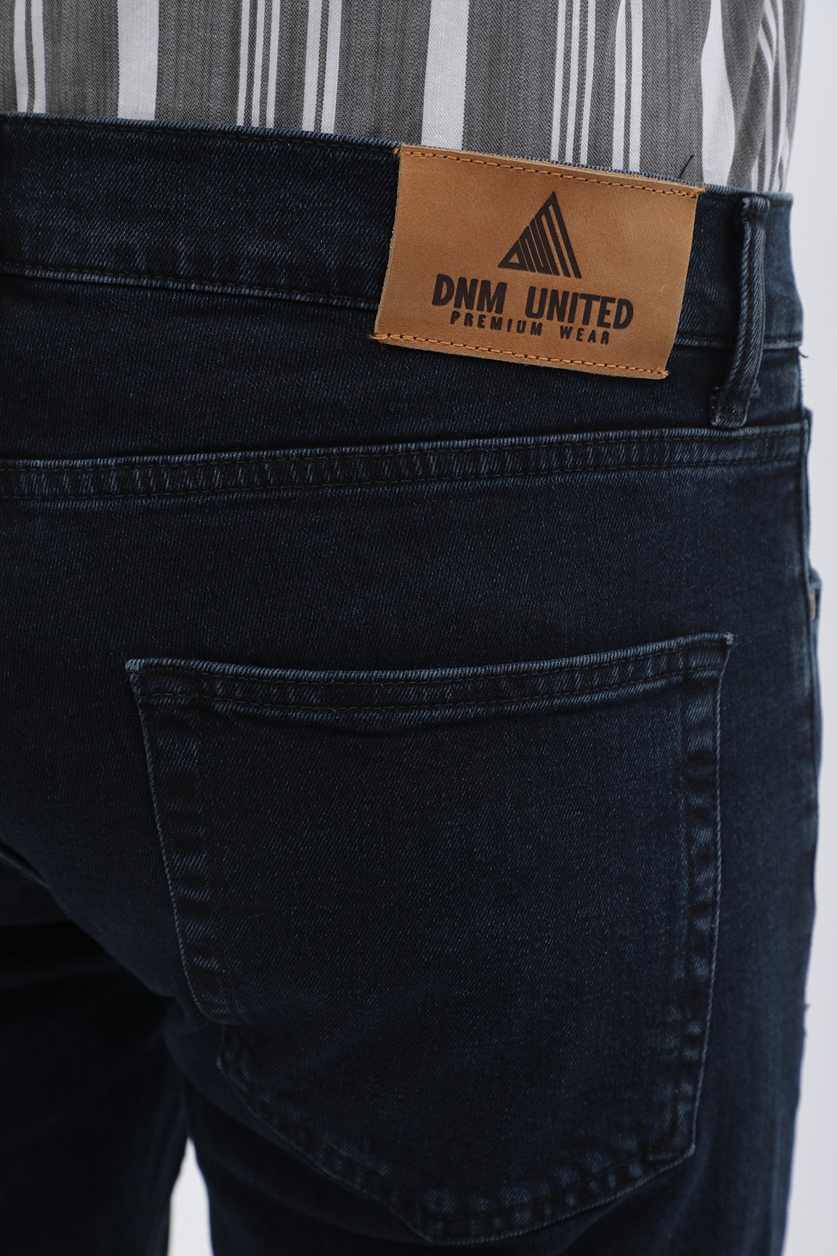جينز Boyfriend Slim Fit من DNM UNITED - لون أزرق غامق
- Image 6