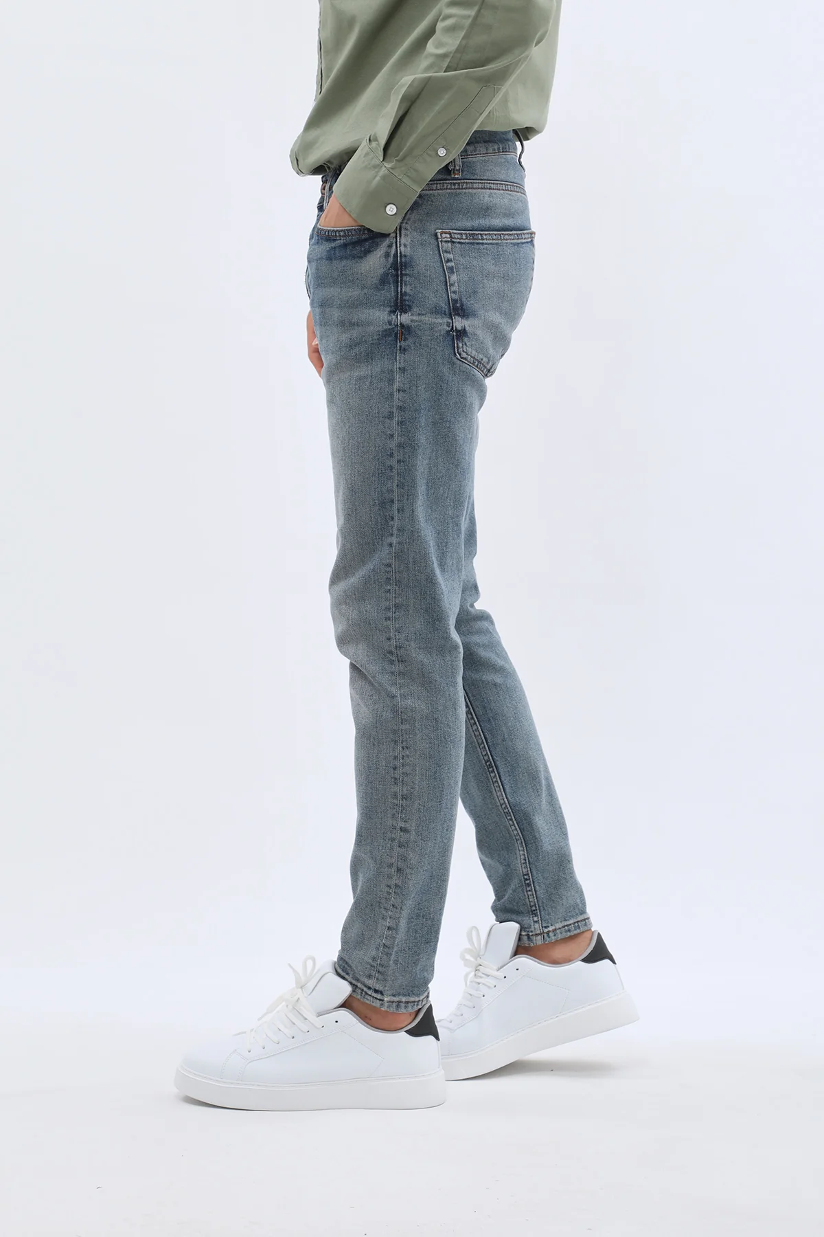 جينز Boyfriend Slim Fit من DNM UNITED - لون أزرق فاتح - Image 4