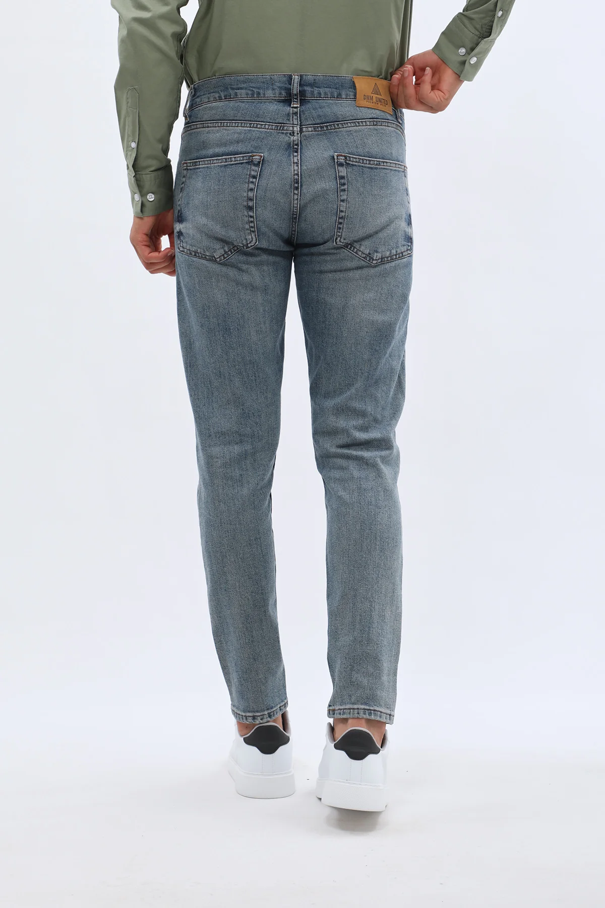 جينز Boyfriend Slim Fit من DNM UNITED - لون أزرق فاتح - Image 5