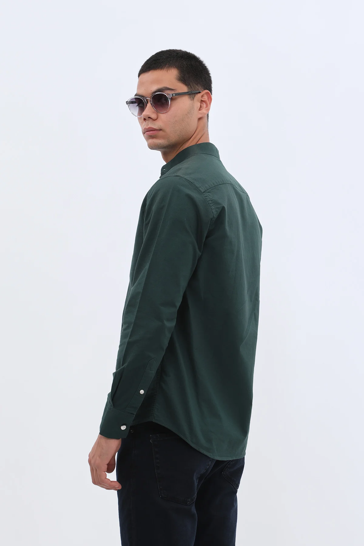 قميص أكسفورد بقبة ماندارين من SHIRTSPRO - لون أخضر صنوبري غامق - Image 3
