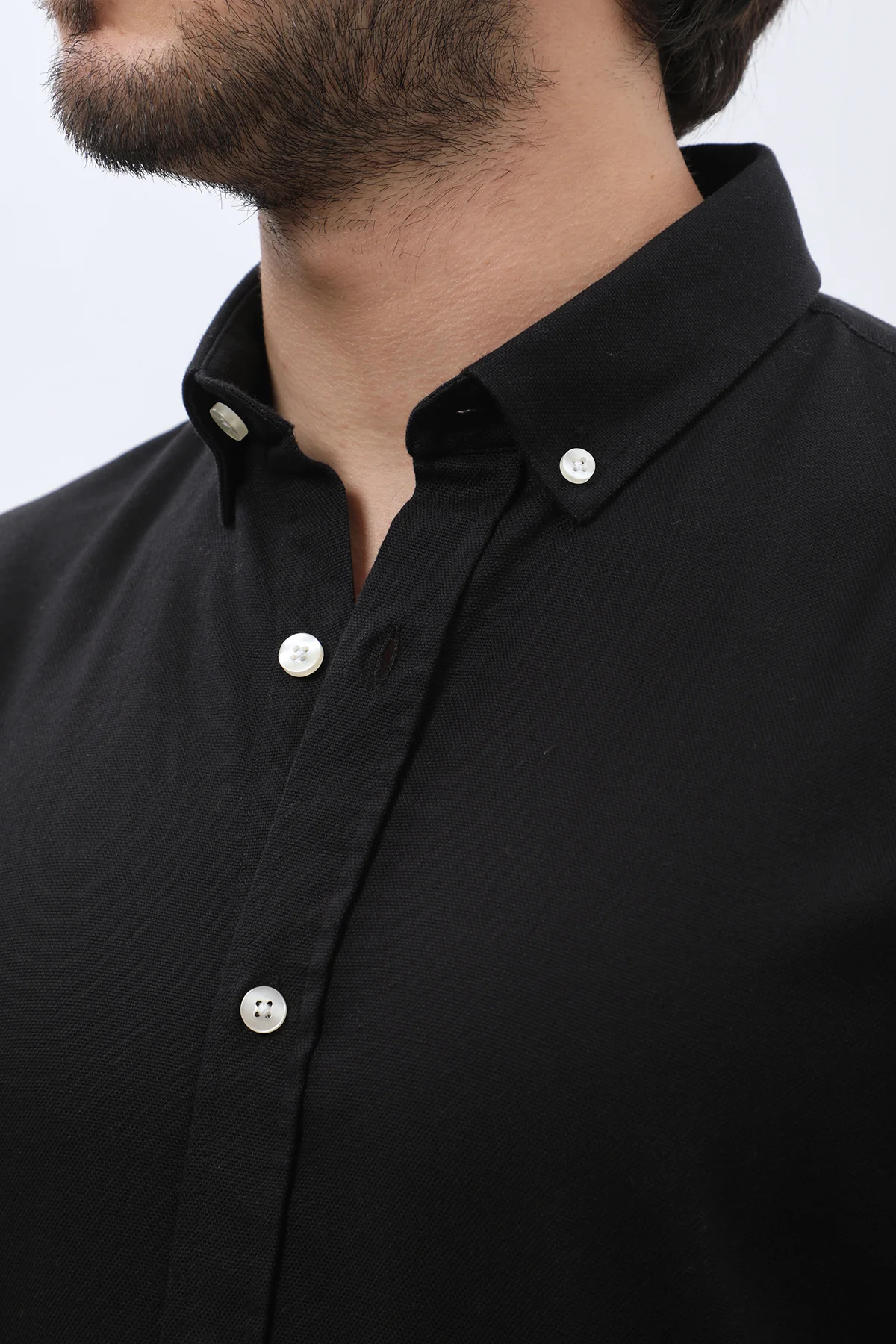 قميص باسكت بقبة بأزرار من SHIRTSPRO - لون أسود