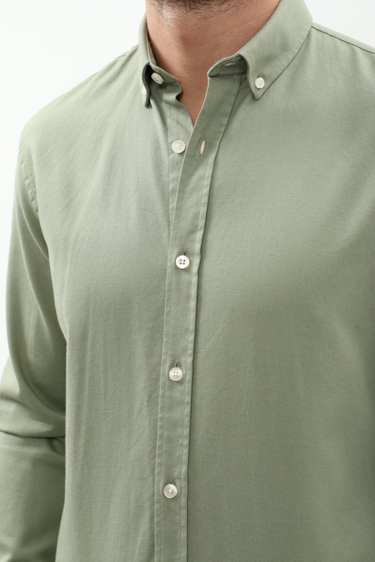 قميص باسكت بقبة بأزرار من SHIRTSPRO - لون أخضر زيتوني
