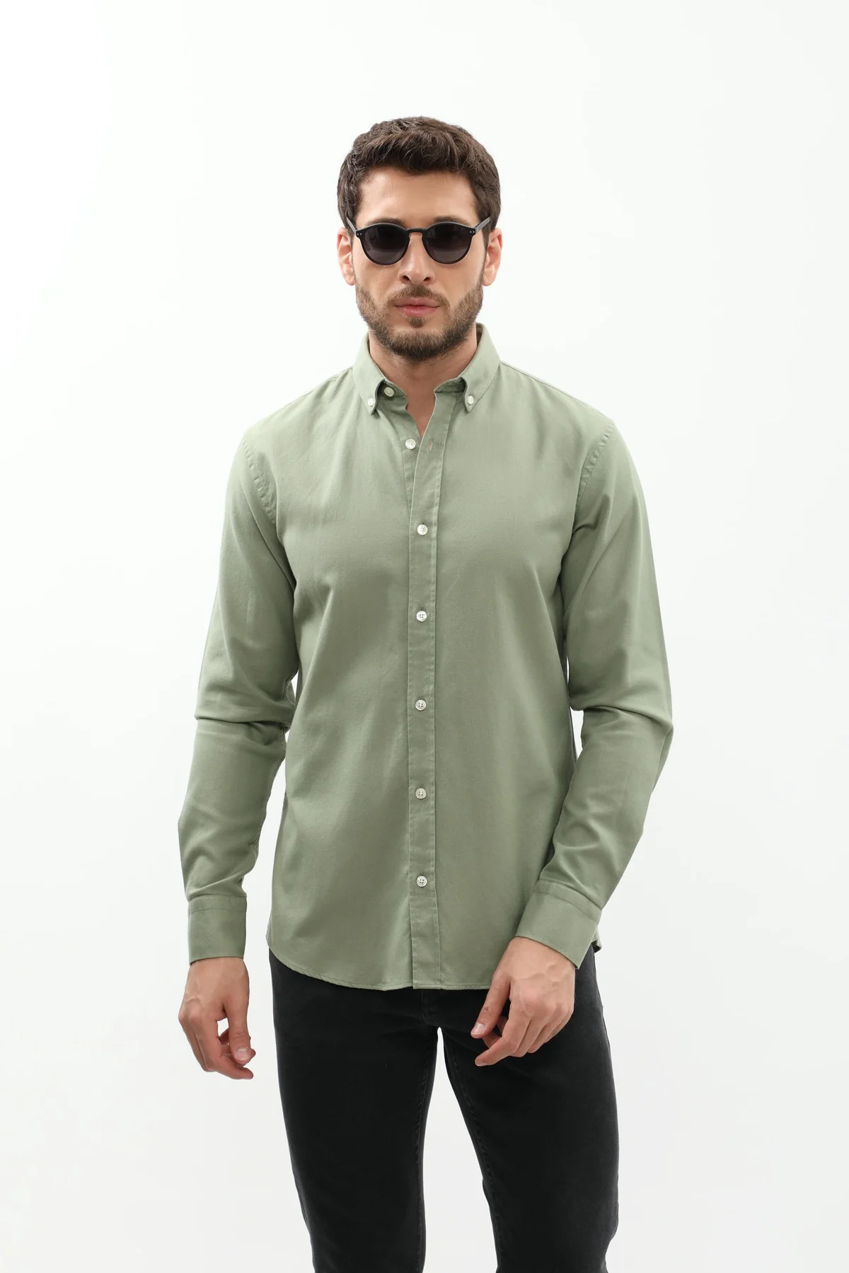 قميص باسكت بقبة بأزرار من SHIRTSPRO - لون أخضر زيتوني - Image 2