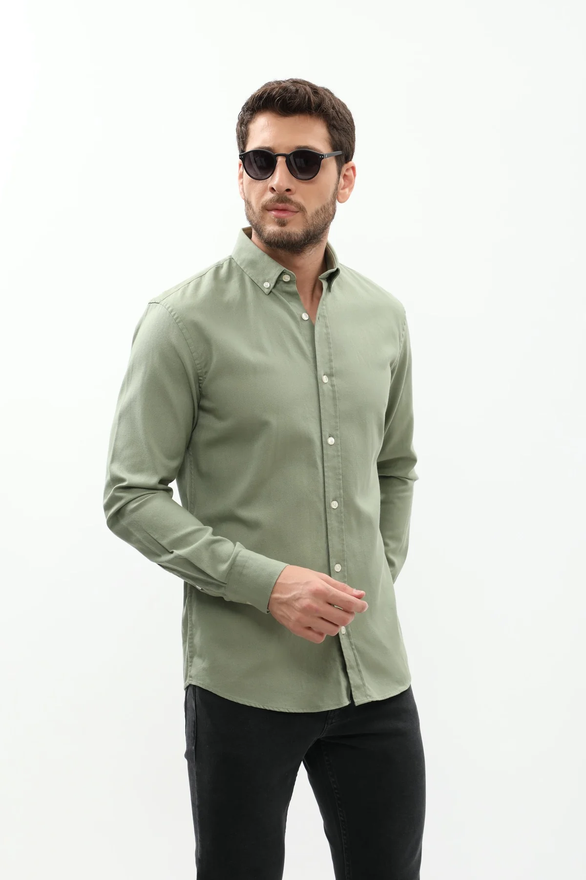 قميص باسكت بقبة بأزرار من SHIRTSPRO - لون أخضر زيتوني - Image 4