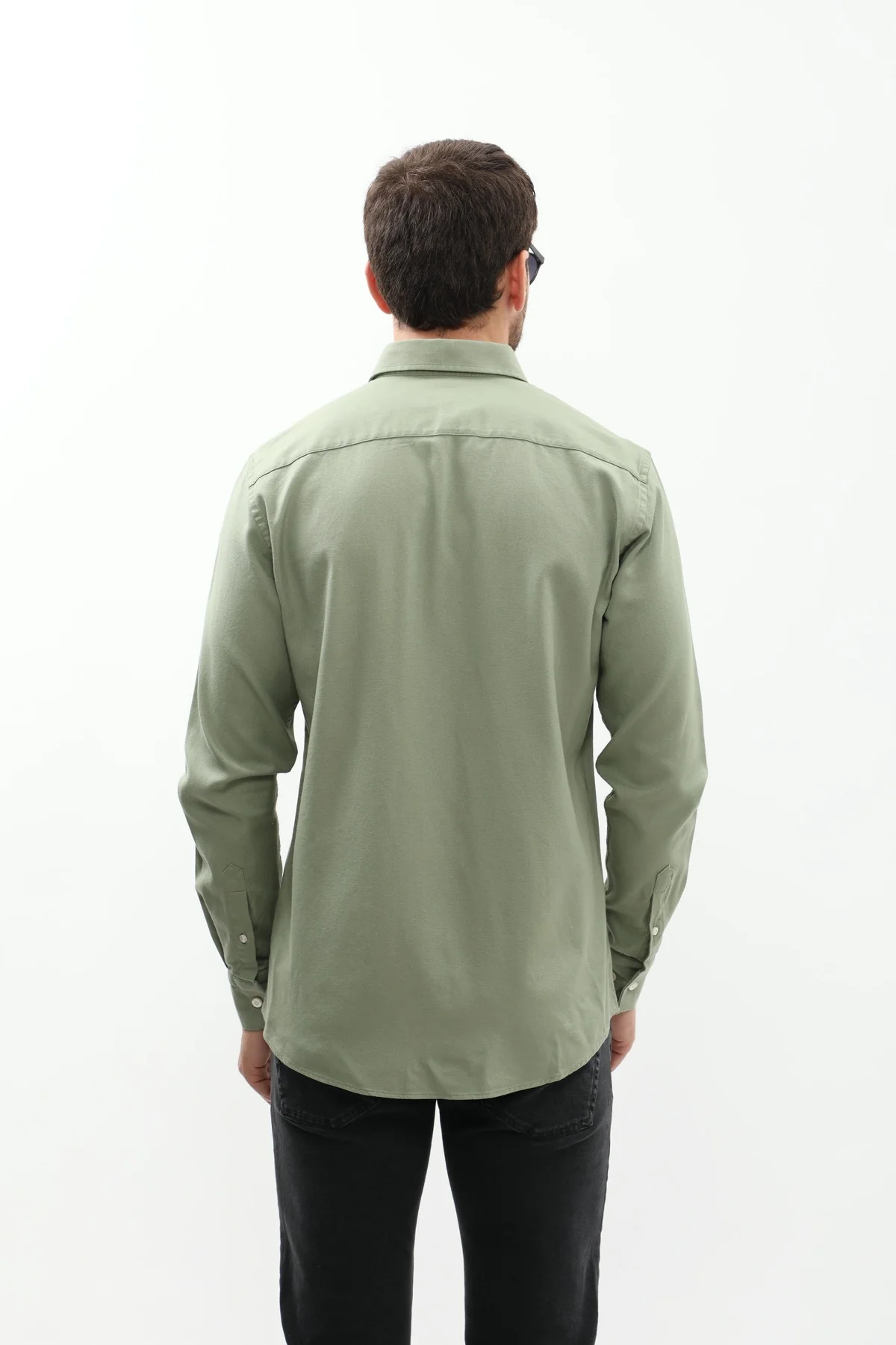 قميص باسكت بقبة بأزرار من SHIRTSPRO - لون أخضر زيتوني - Image 5