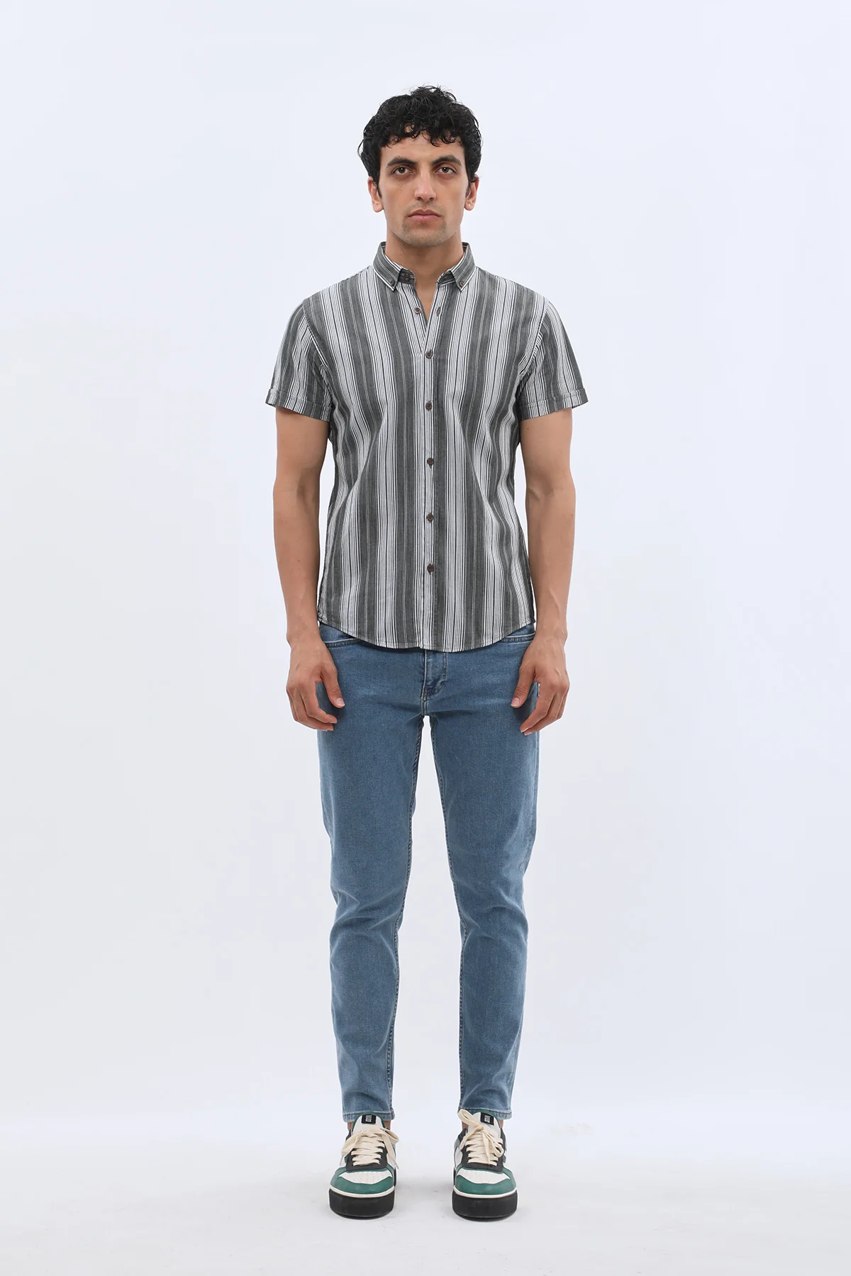 قميص مخطط بأكمام قصيرة وقبة بأزرار من SHIRTSPRO - لون أخضر - Image 3