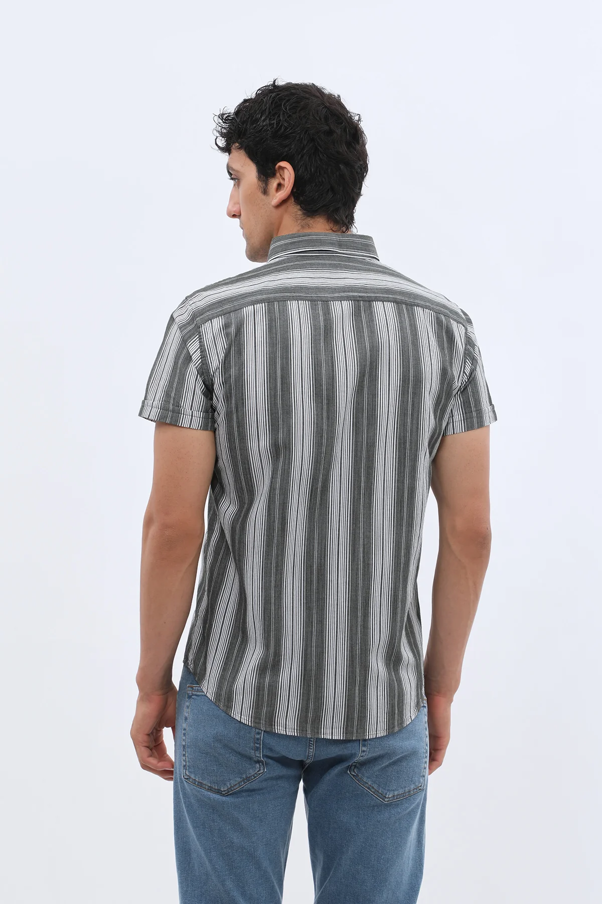 قميص مخطط بأكمام قصيرة وقبة بأزرار من SHIRTSPRO - لون أخضر - Image 4