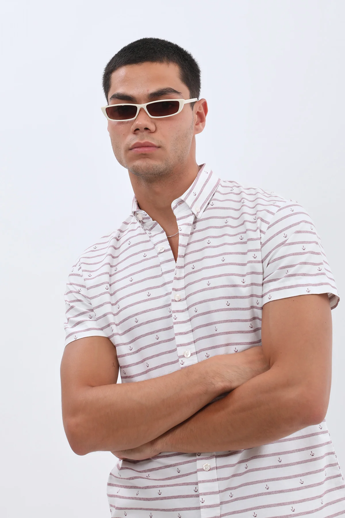 قميص مخطط بأكمام قصيرة وقبة بأزرار من SHIRTSPRO - لون أحمر داكن - Image 3