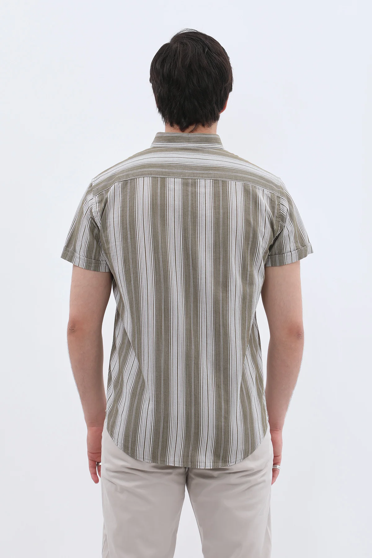 قميص مخطط بأكمام قصيرة وقبة بأزرار من SHIRTSPRO - لون كاكي - Image 4