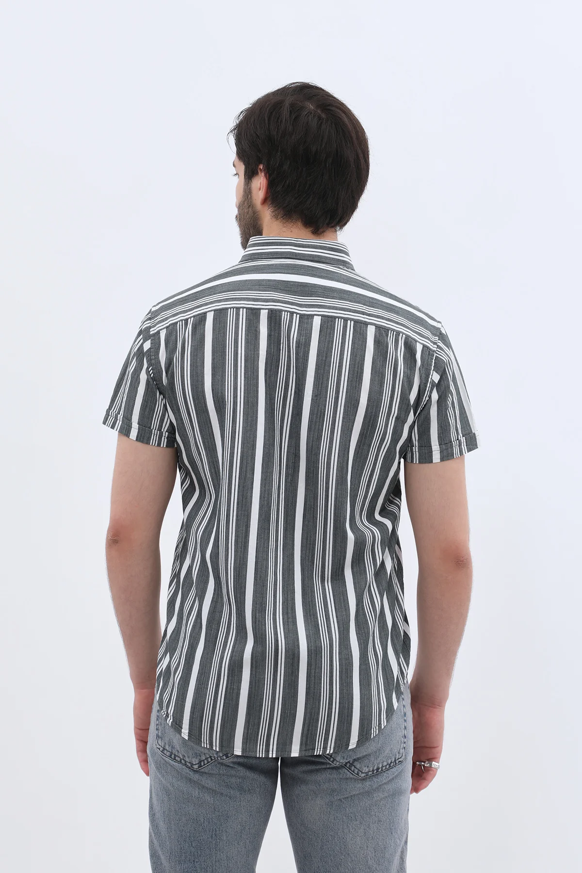 قميص مخطط بأكمام قصيرة وقبة بأزرار من SHIRTSPRO - لون أخضر صنوبري غامق - Image 4