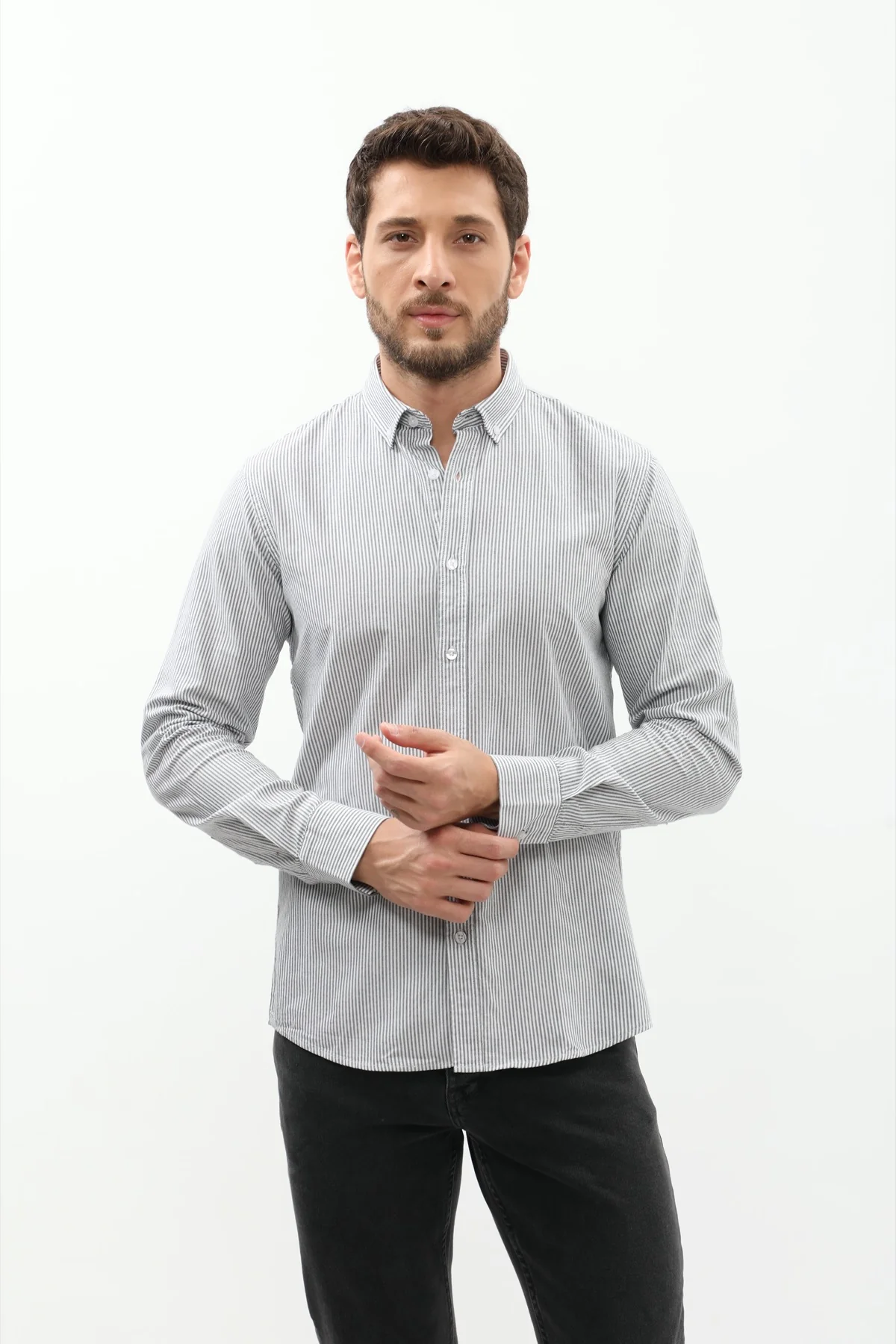قميص مخطط بقبة بأزرار من SHIRTSPRO - لون أسود - Image 2