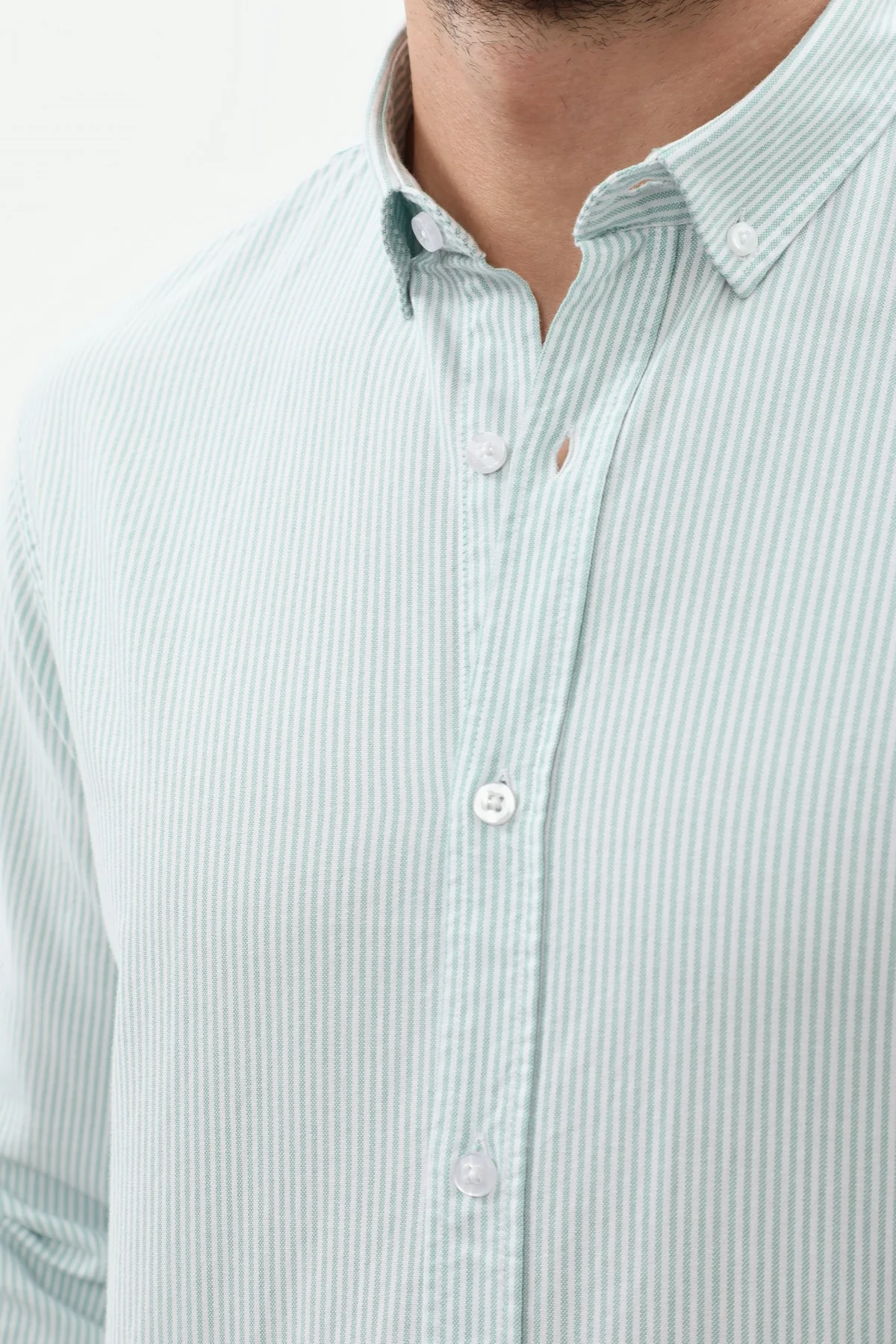 قميص مخطط بقبة بأزرار من SHIRTSPRO - لون أخضر فاتح