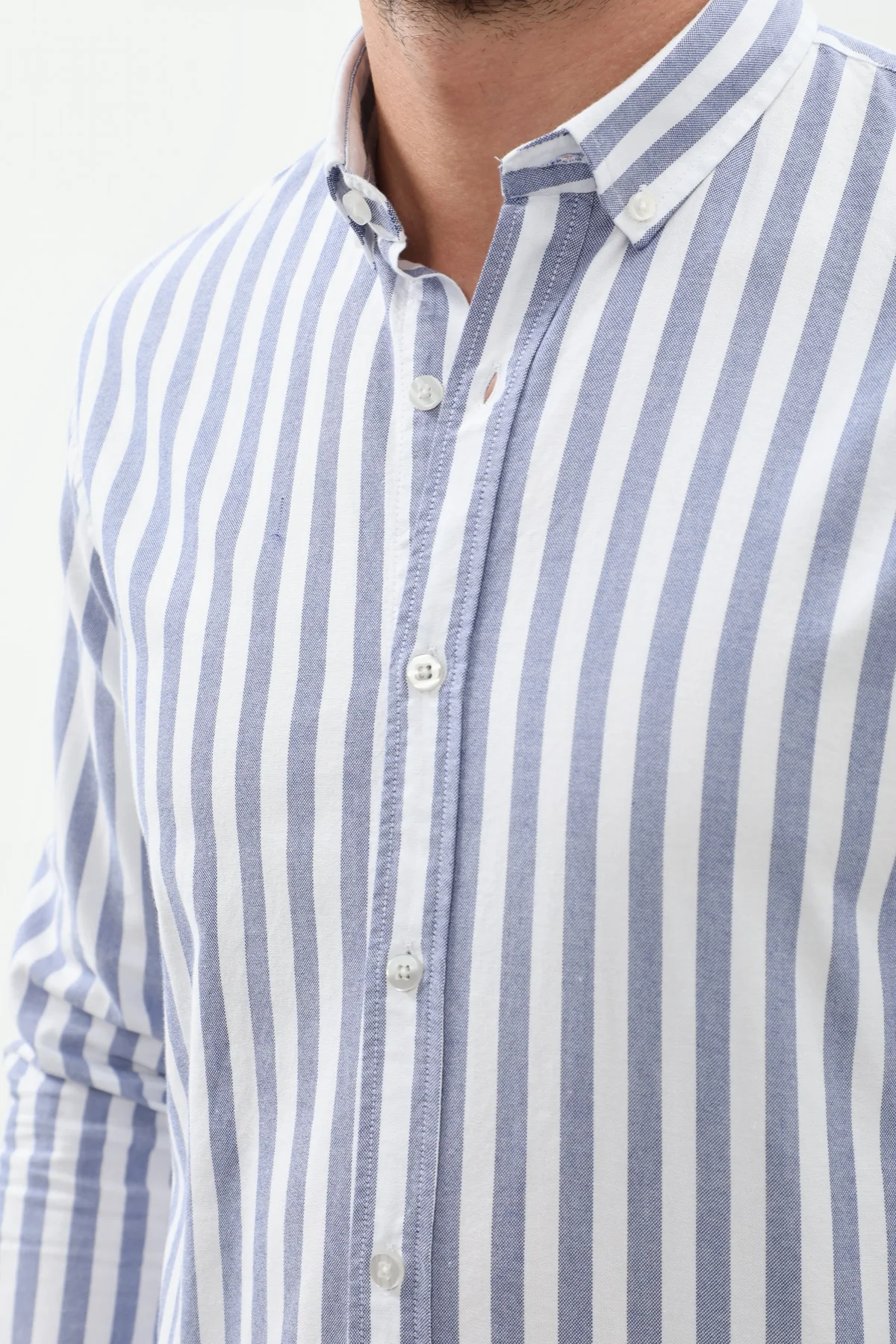 قميص مخطط بقبة بأزرار من SHIRTSPRO - لون أزرق غامق