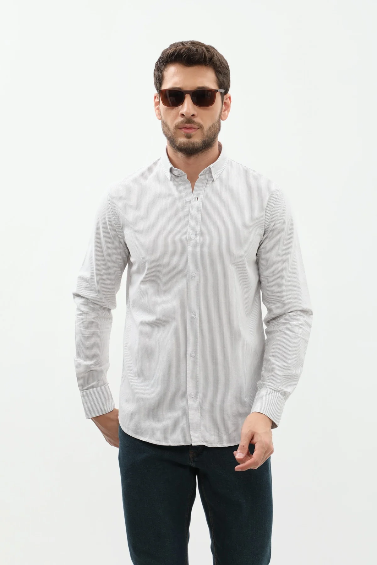 قميص مخطط بقبة بأزرار من SHIRTSPRO - لون كاكي - Image 2
