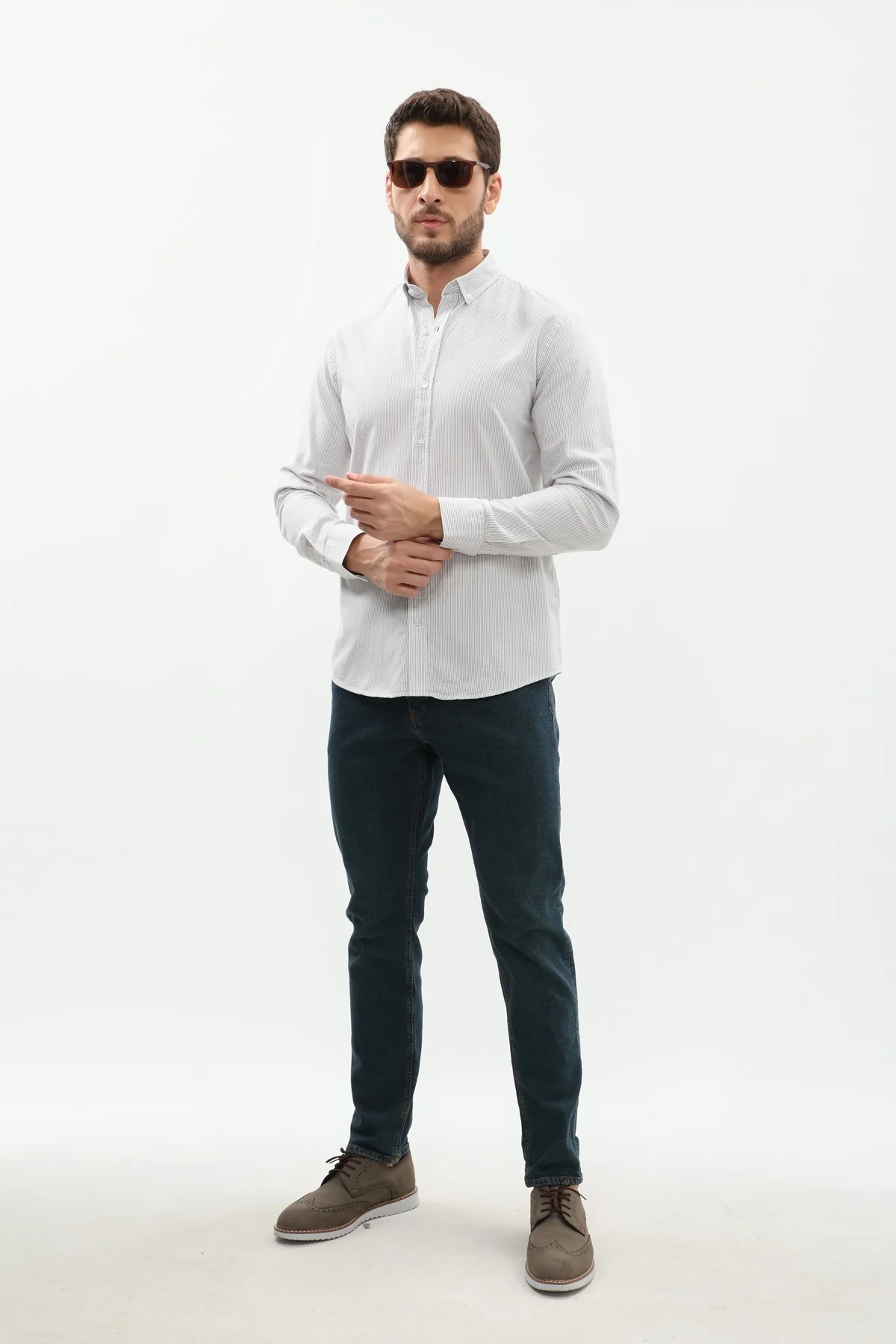 قميص مخطط بقبة بأزرار من SHIRTSPRO - لون كاكي - Image 3