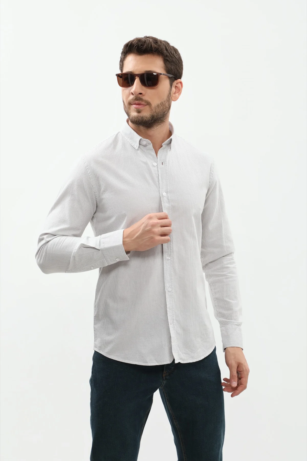 قميص مخطط بقبة بأزرار من SHIRTSPRO - لون كاكي - Image 4