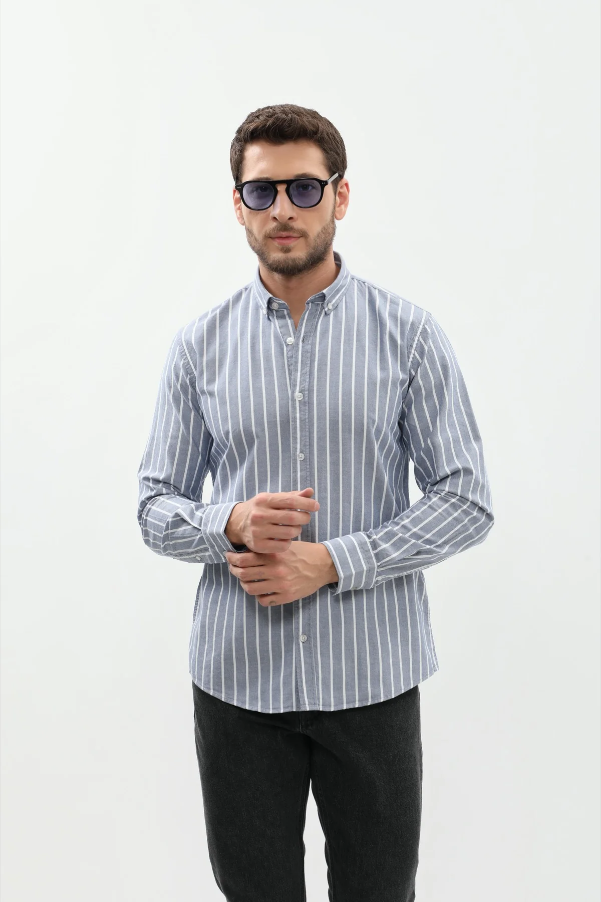 قميص مخطط بقبة بأزرار من SHIRTSPRO - لون كحلي - Image 2