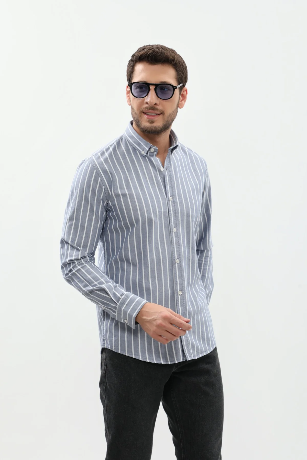 قميص مخطط بقبة بأزرار من SHIRTSPRO - لون كحلي - Image 3