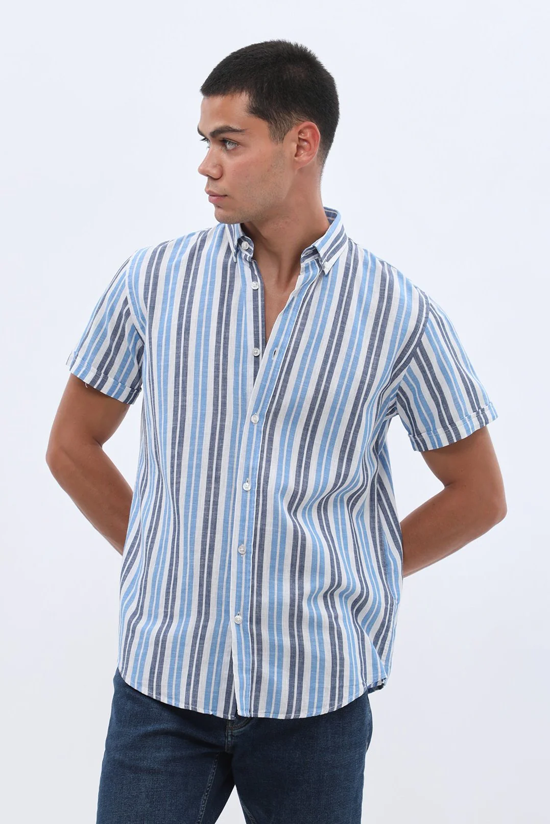 قميص مخطط بأكمام قصيرة وقبة بأزرار من SHIRTSPRO - لون أزرق - Image 2