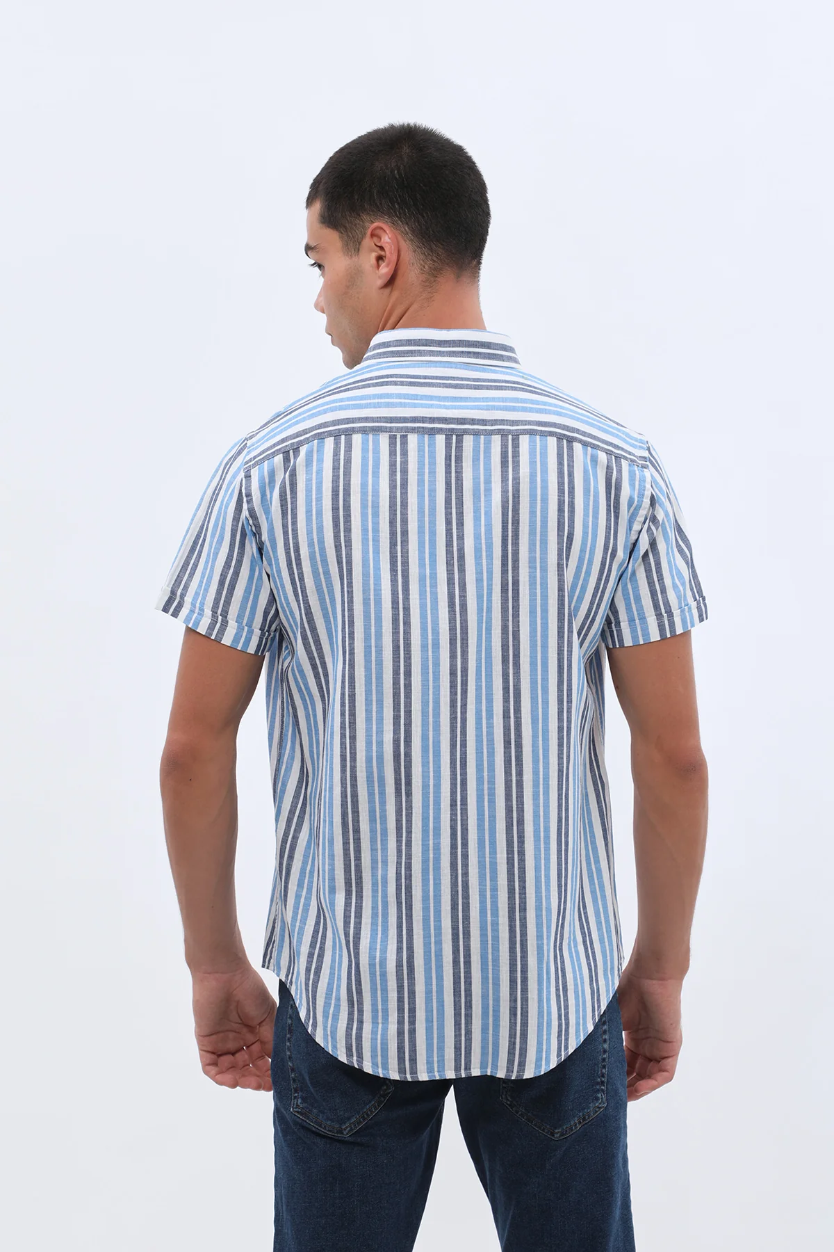 قميص مخطط بأكمام قصيرة وقبة بأزرار من SHIRTSPRO - لون أزرق - Image 4