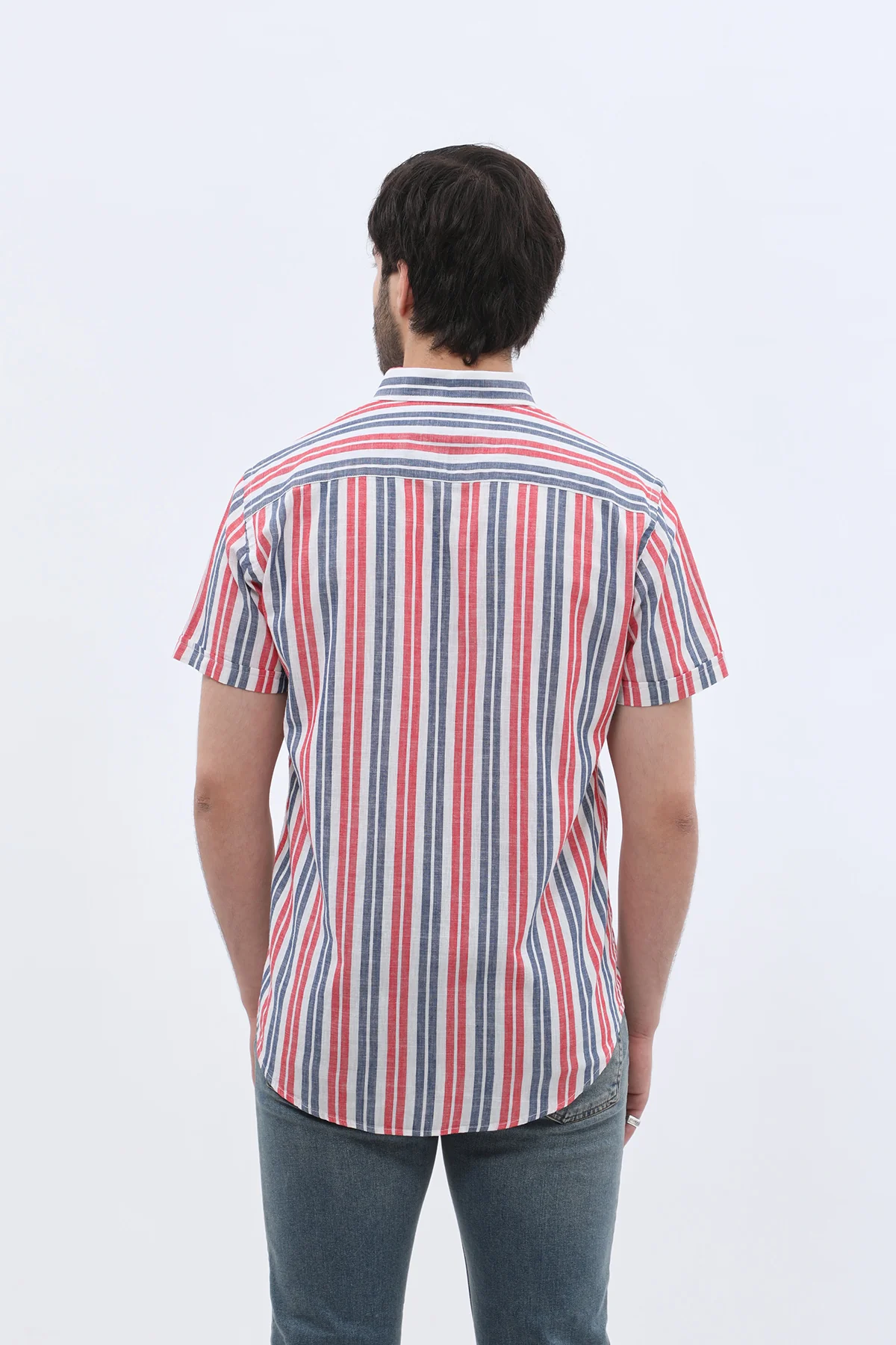 قميص مخطط بأكمام قصيرة وقبة بأزرار من SHIRTSPRO - لون أحمر - Image 4