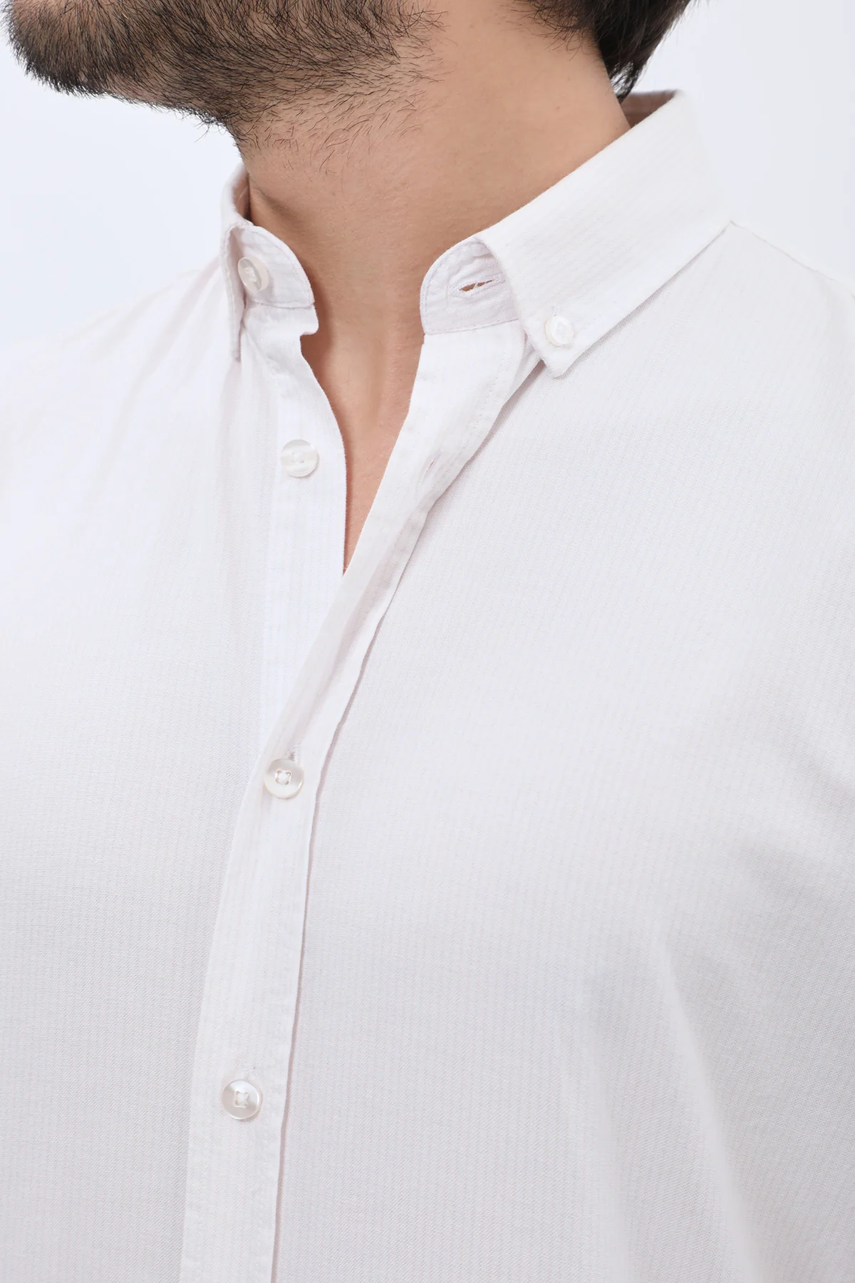 قميص أكسفورد بقبة بأزرار من SHIRTSPRO - لون بيج