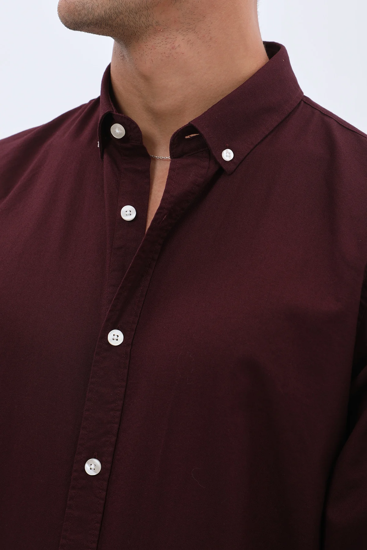 قميص أكسفورد بقبة بأزرار من SHIRTSPRO - لون أحمر بورجوندي غامق