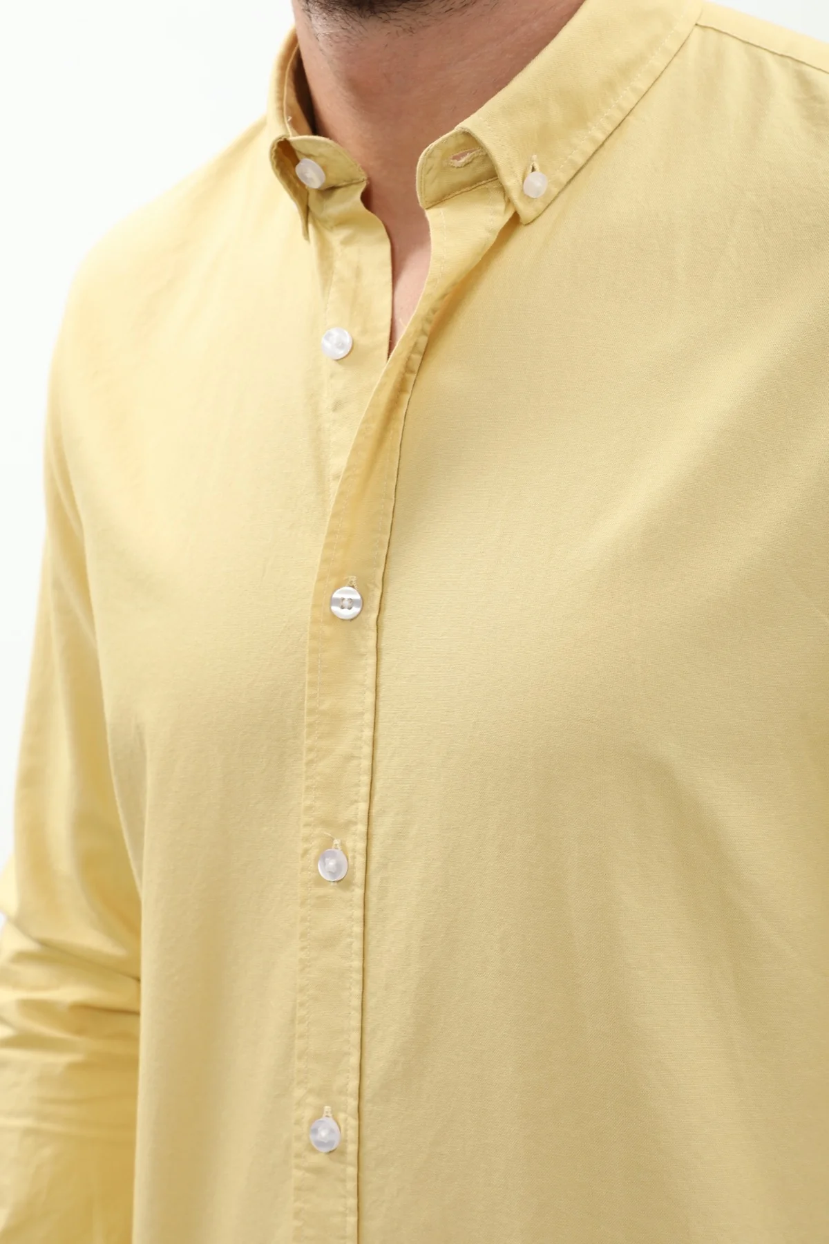 قميص أكسفورد بقبة بأزرار من SHIRTSPRO - لون أصفر باهت