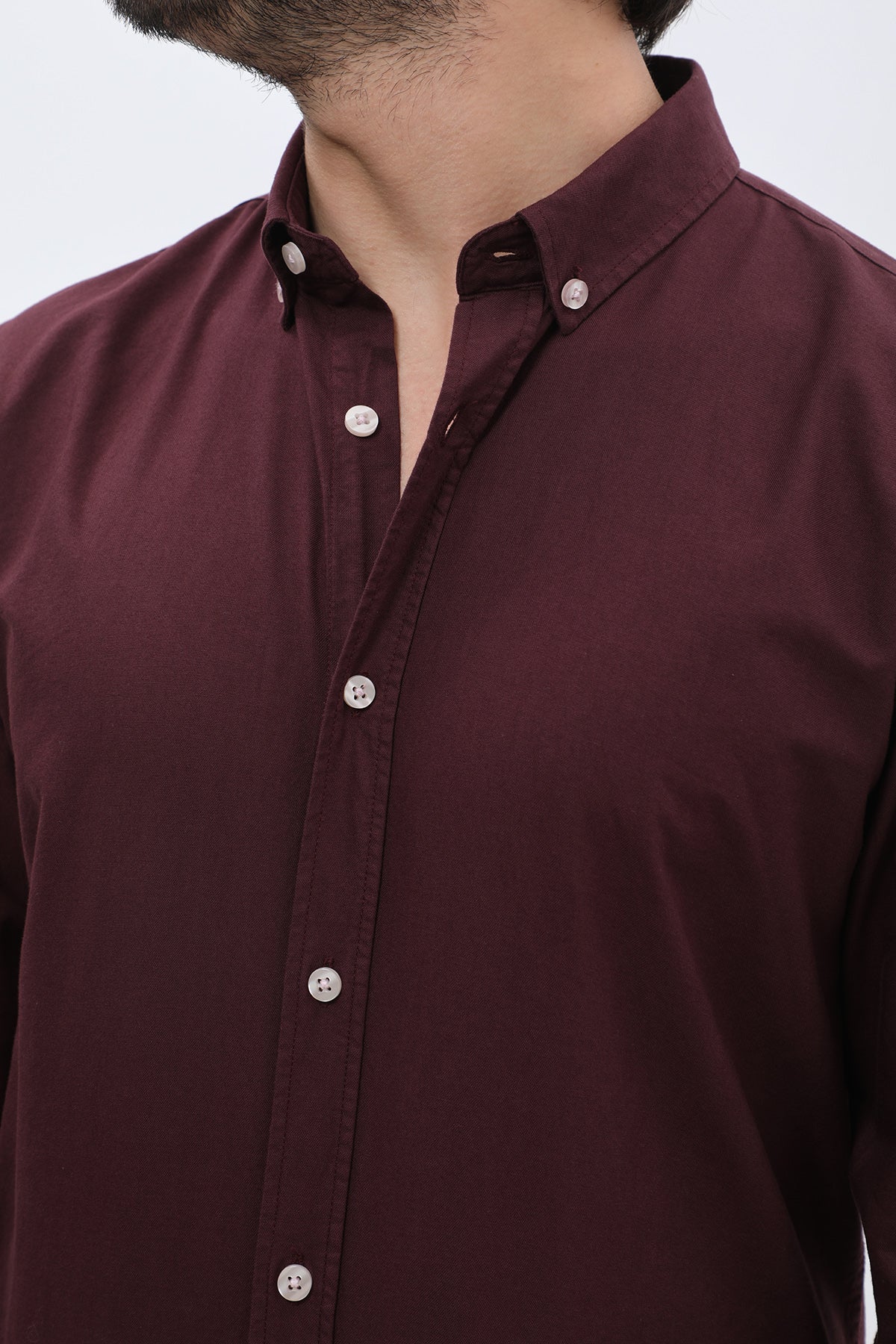 قميص أكسفورد بقبة بأزرار من SHIRTSPRO - لون أرجواني داكن
