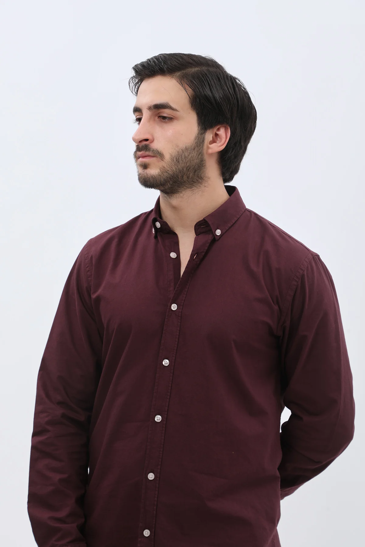 قميص أكسفورد بقبة بأزرار من SHIRTSPRO - لون أرجواني داكن - Image 3