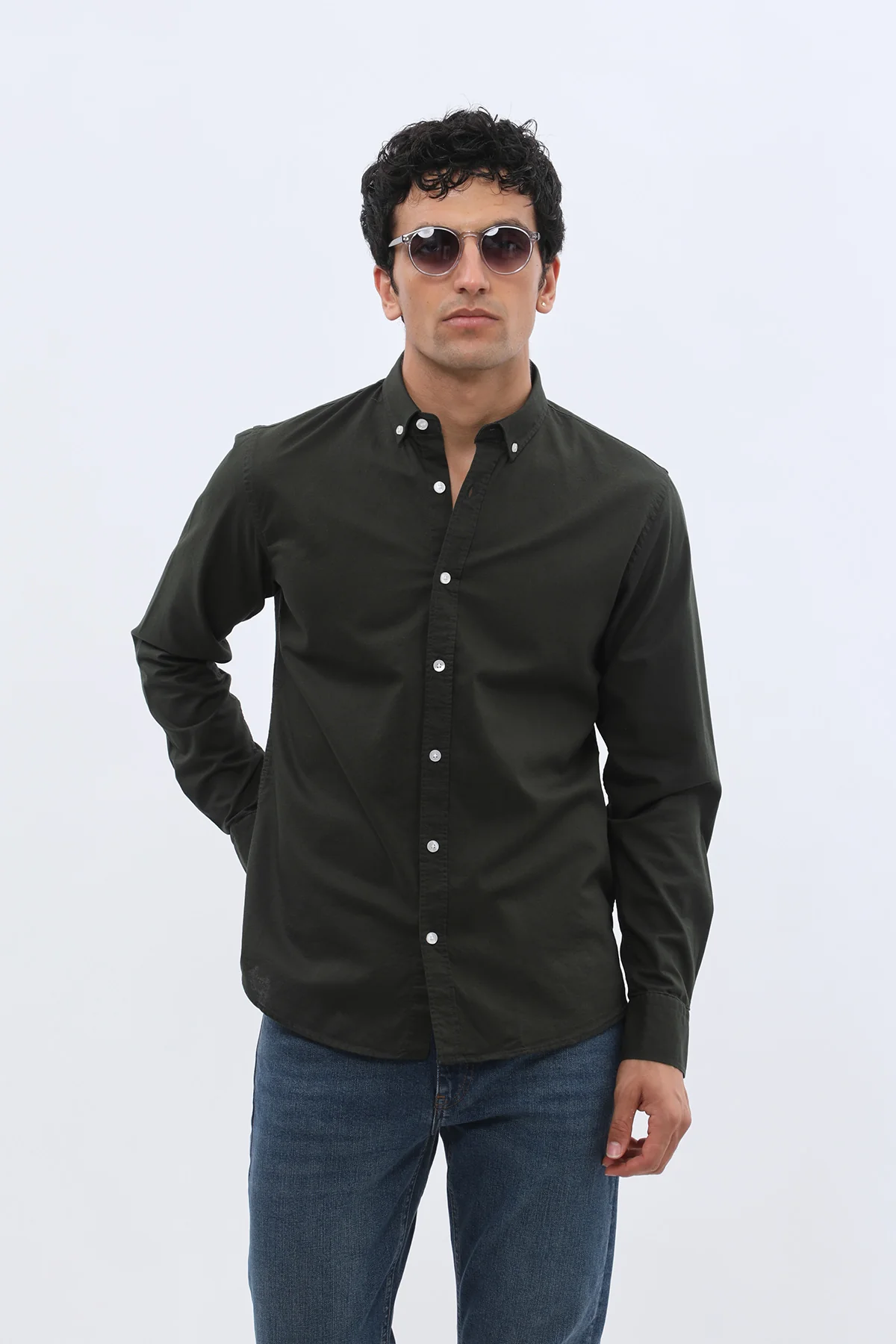 قميص أكسفورد بقبة بأزرار من SHIRTSPRO - لون زيتي - Image 4