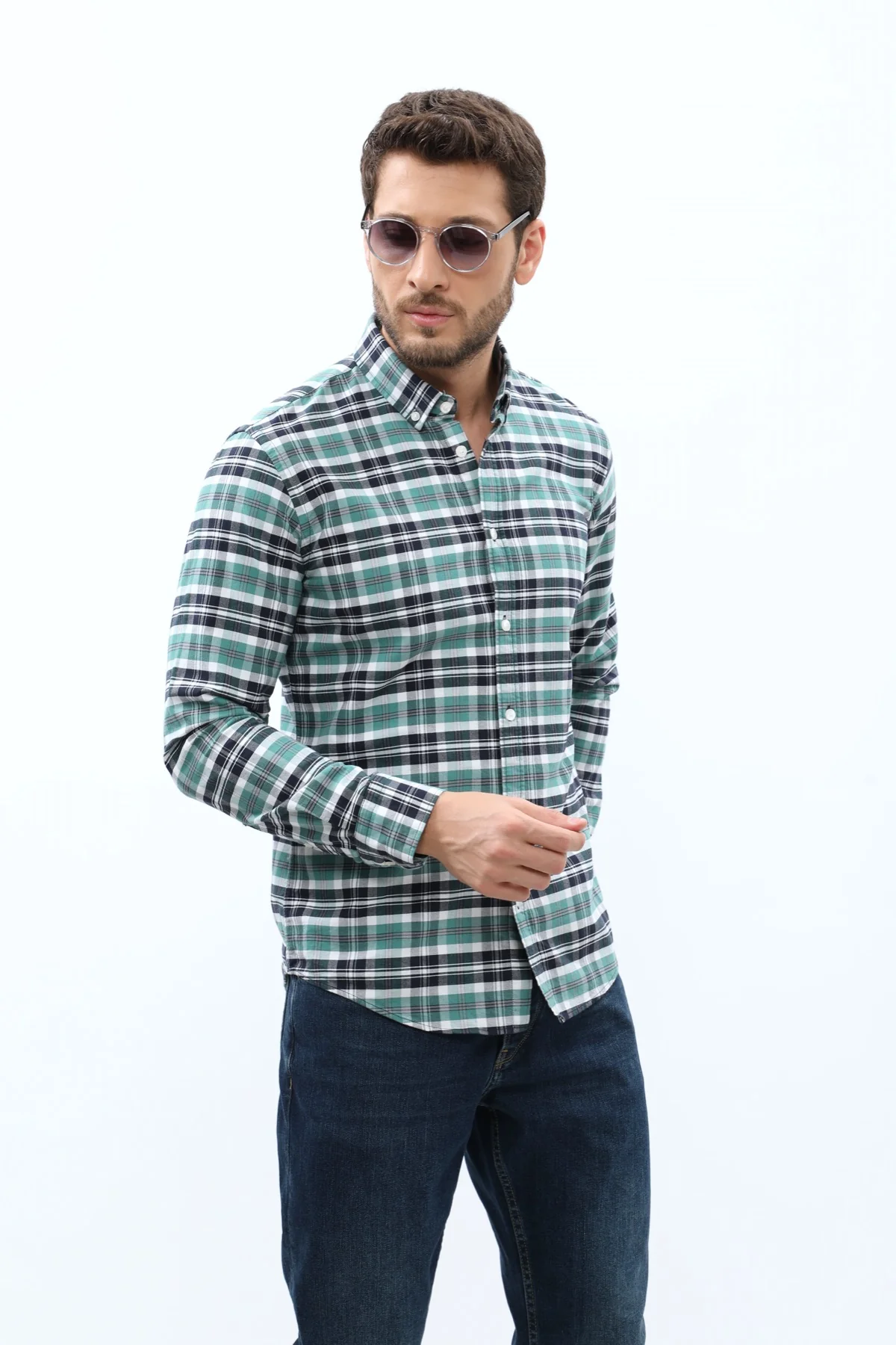 قميص أكسفورد كاروهات بقبة بأزرار من SHIRTSPRO - لون أخضر فاتح - Image 3