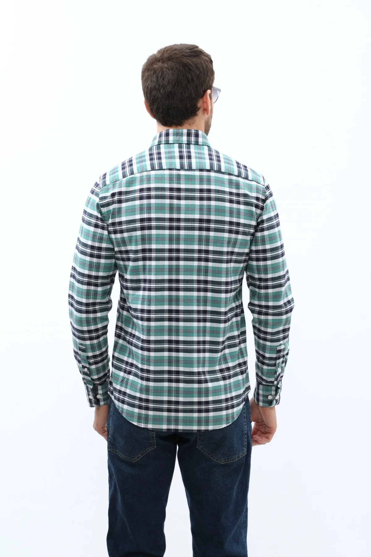 قميص أكسفورد كاروهات بقبة بأزرار من SHIRTSPRO - لون أخضر فاتح - Image 5
