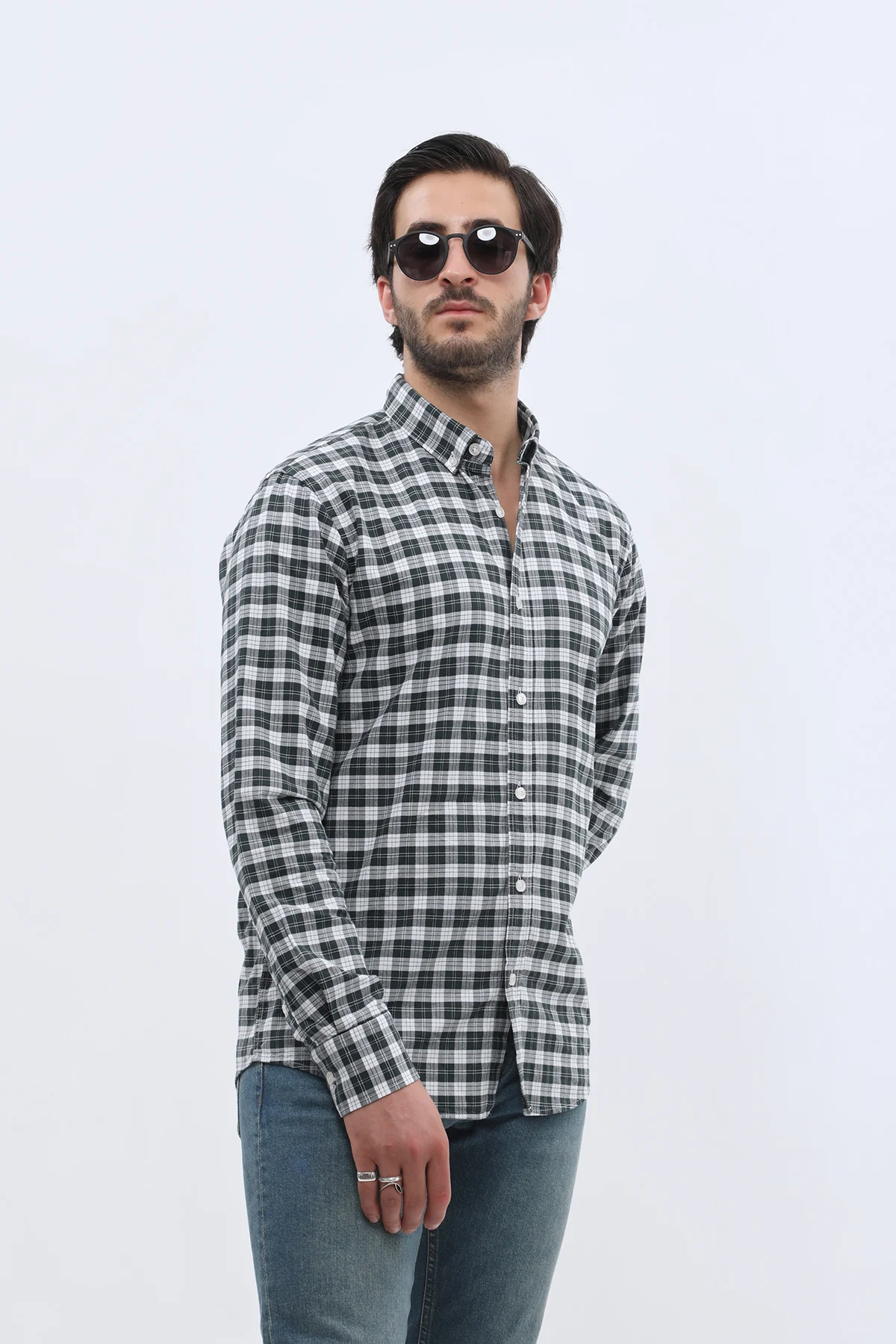 قميص أكسفورد كاروهات بقبة بأزرار من SHIRTSPRO - لون أخضر صنوبري غامق - Image 3