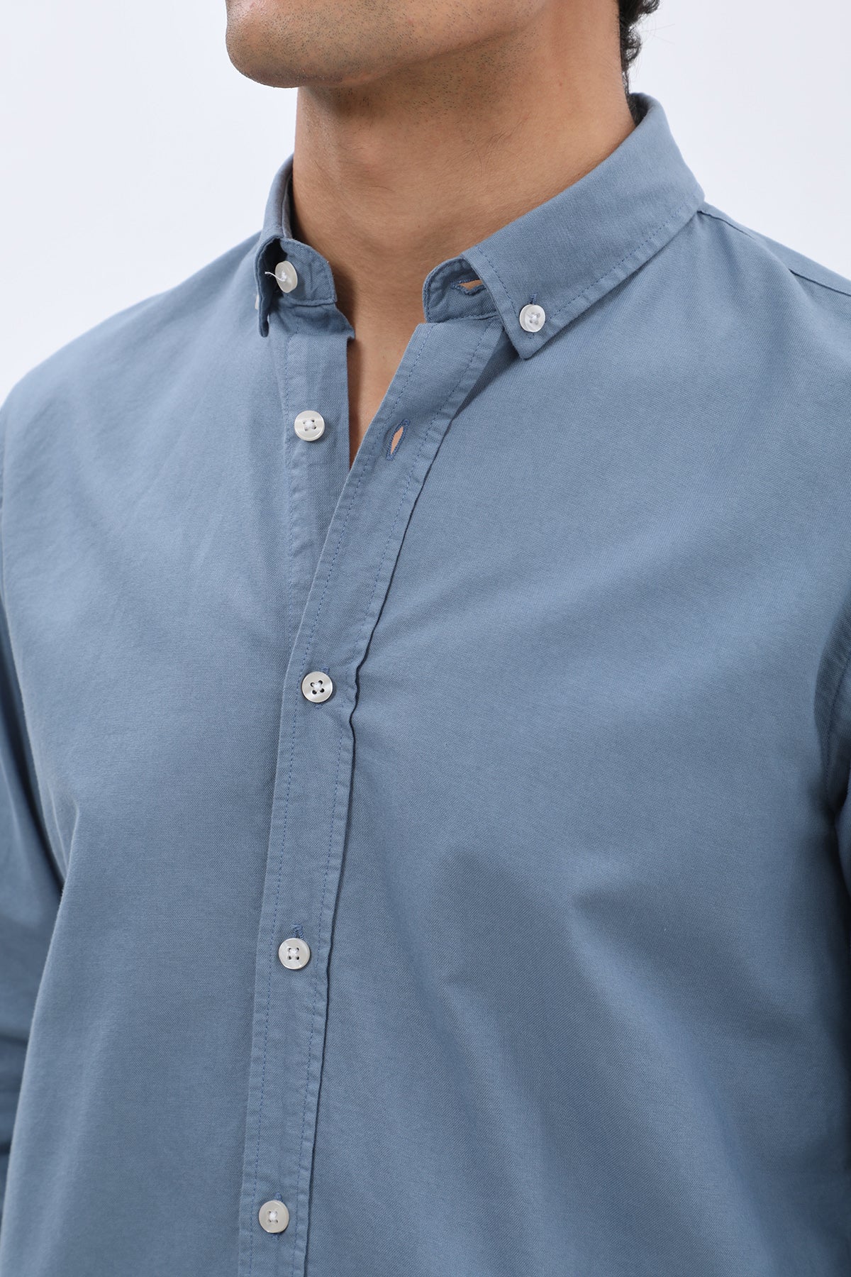 قميص أكسفورد بقبة بأزرار من SHIRTSPRO - لون أزرق فاتح