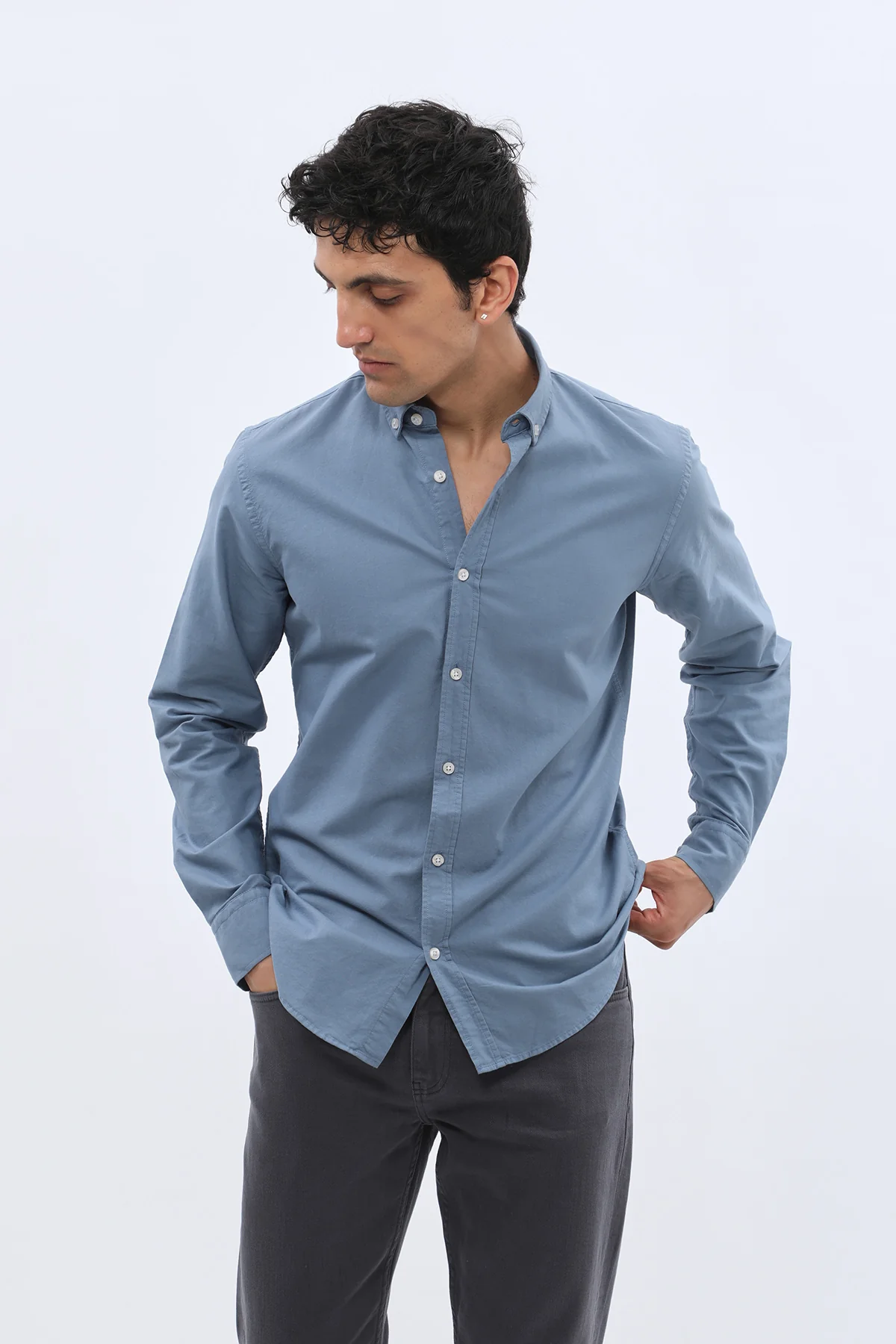 قميص أكسفورد بقبة بأزرار من SHIRTSPRO - لون أزرق فاتح - Image 2