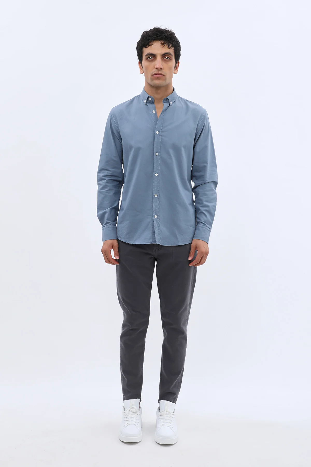 قميص أكسفورد بقبة بأزرار من SHIRTSPRO - لون أزرق فاتح - Image 3
