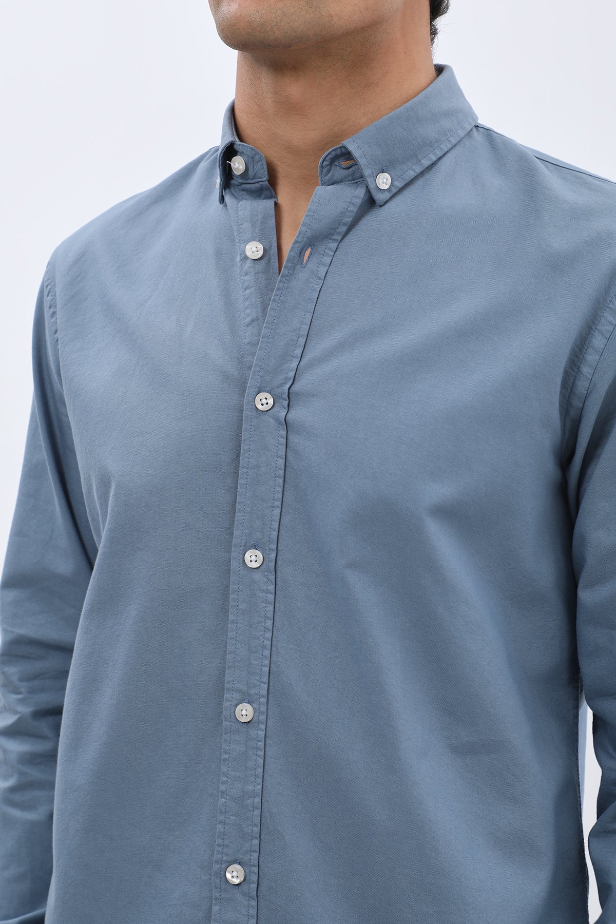 قميص أكسفورد بقبة بأزرار من SHIRTSPRO - لون أزرق فاتح - Image 6
