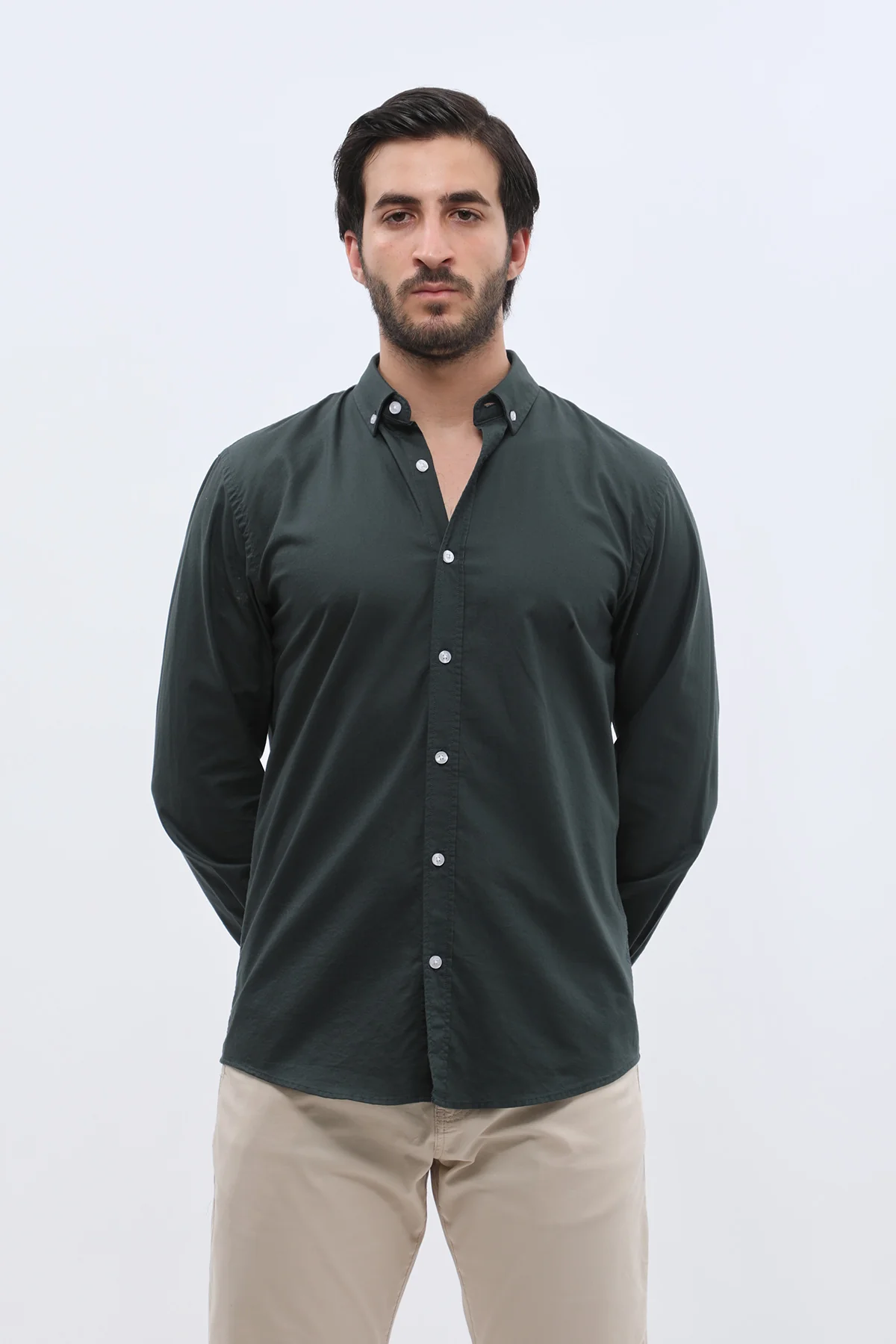 قميص أكسفورد بقبة بأزرار من SHIRTSPRO - لون زيتي باهت  - Image 2